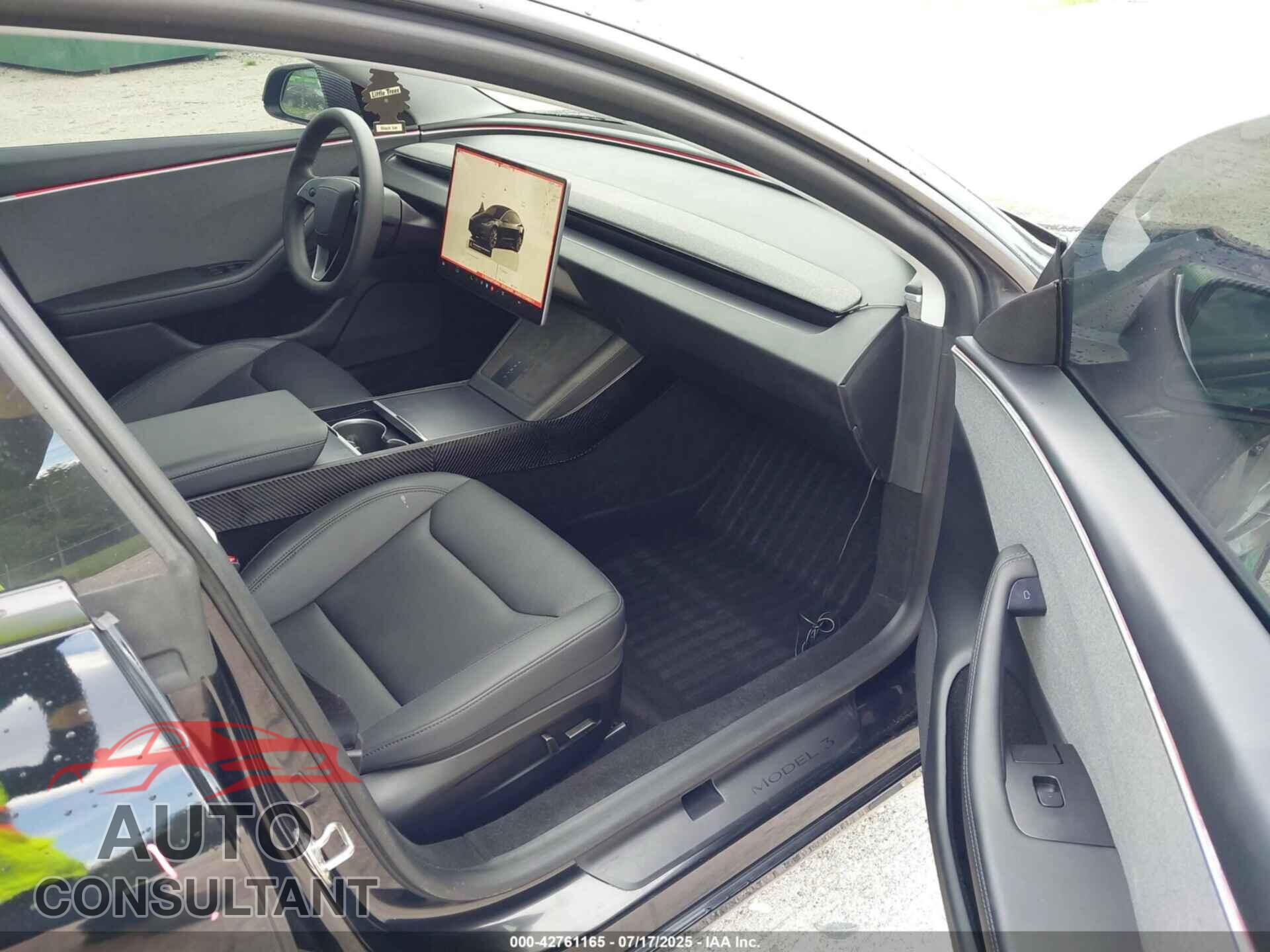 TESLA MODEL 3 2024 - 5YJ3E1EA0RF749840