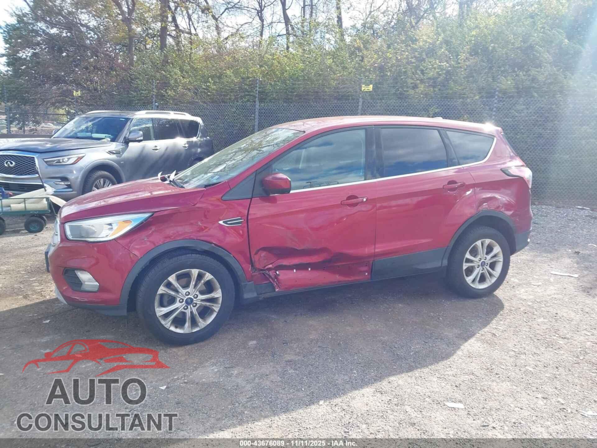 FORD ESCAPE 2017 - 1FMCU0GD5HUD48256