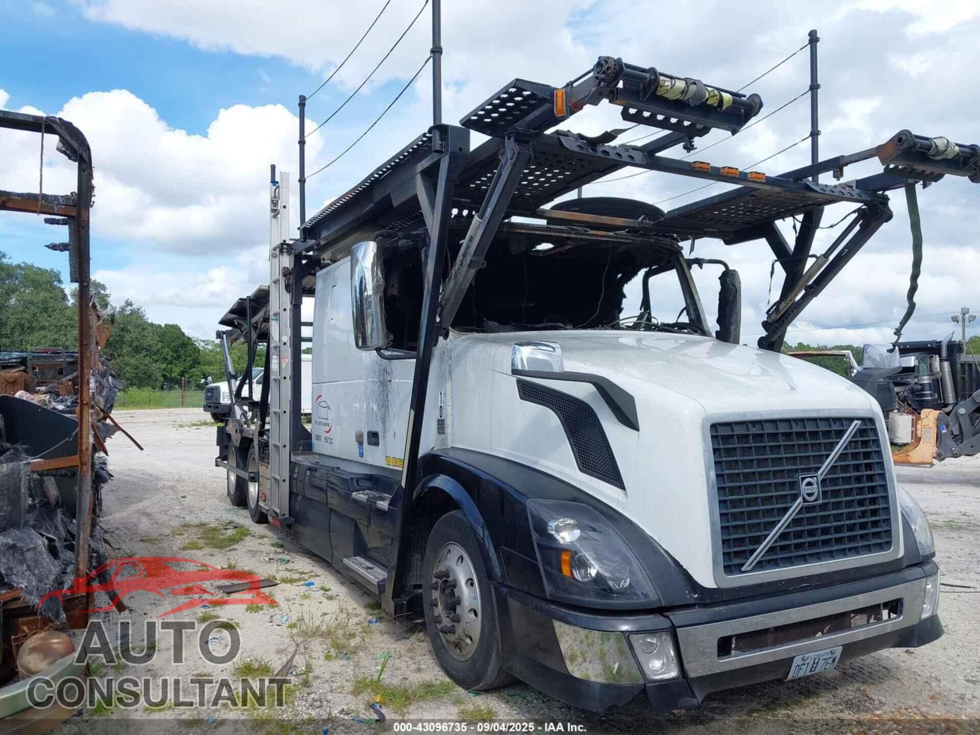 VOLVO VN 2013 - 4V5NC9EJ2DN145326
