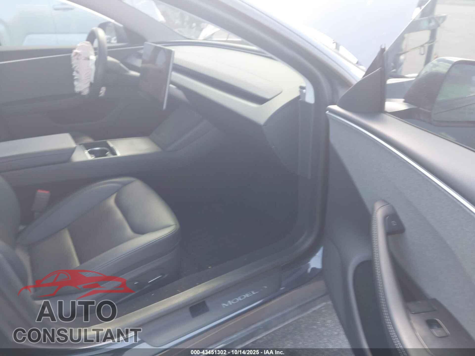 TESLA MODEL 3 2024 - 5YJ3E1EA7RF724708