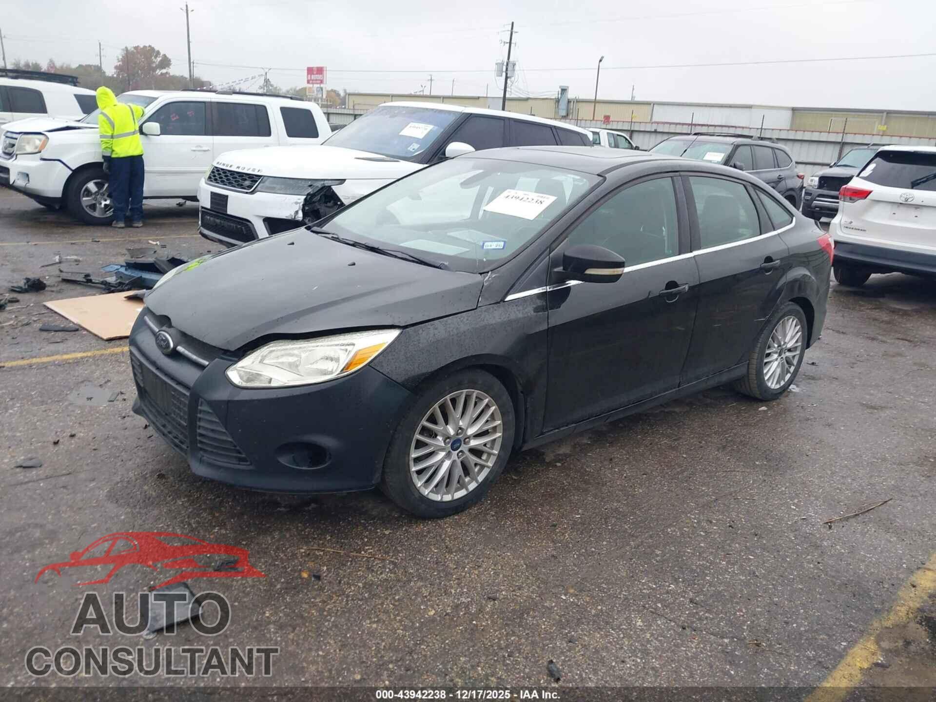 FORD FOCUS 2012 - 1FAHP3H22CL353337