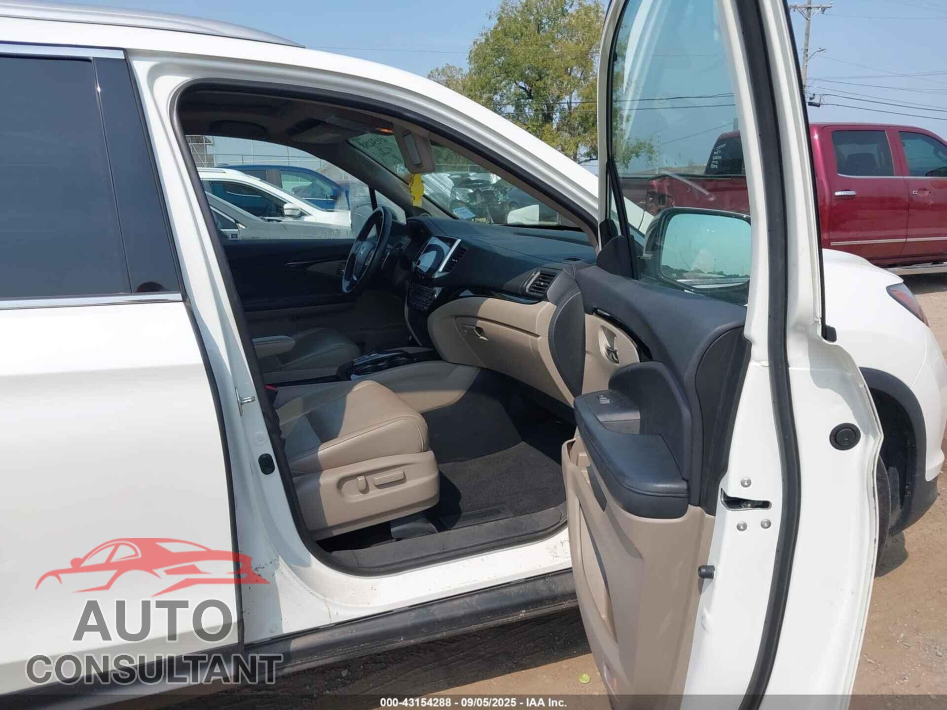 HONDA PILOT 2017 - 5FNYF6H90HB044987