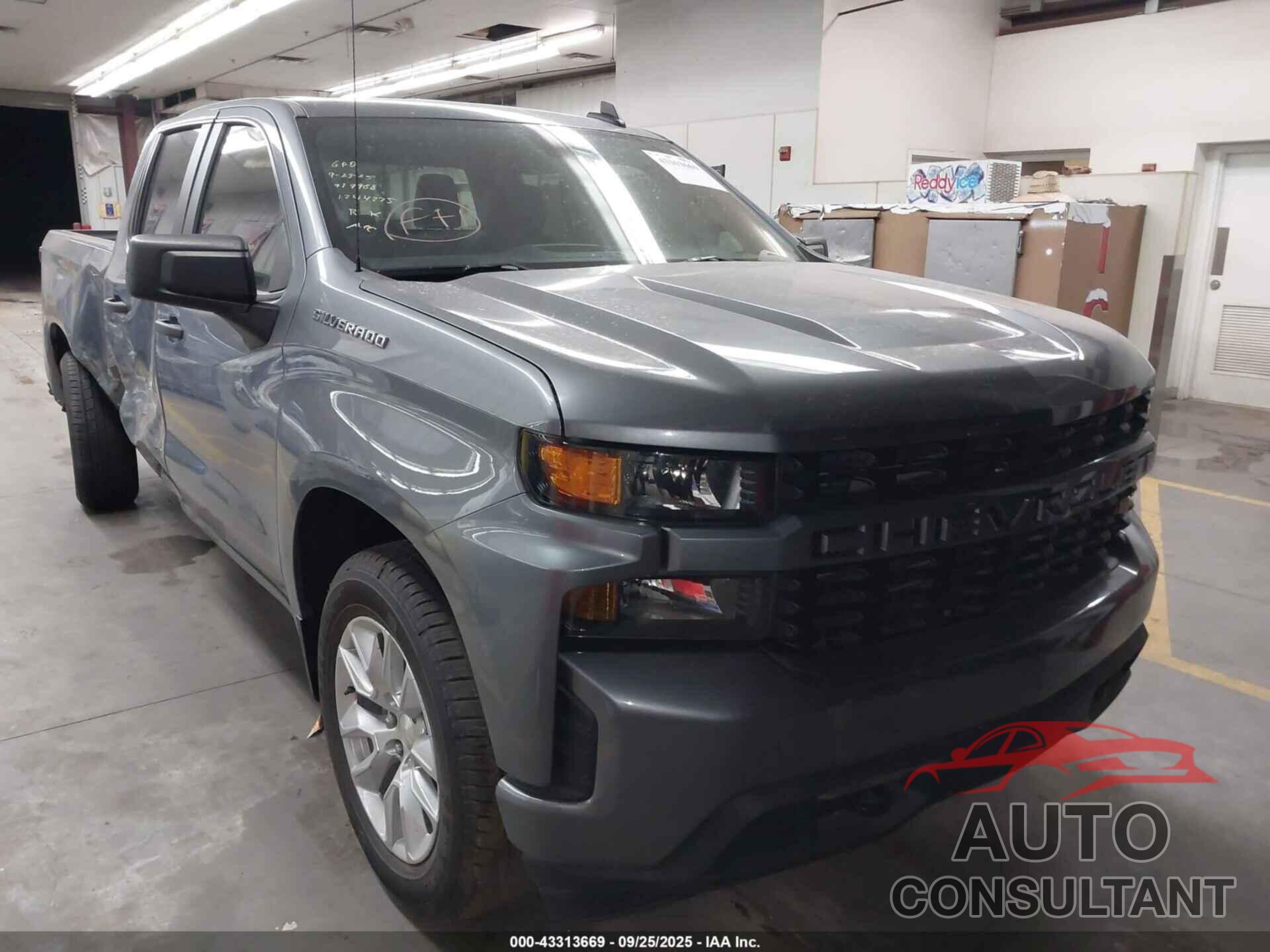 CHEVROLET SILVERADO 1500 2021 - 1GCRWBEK3MZ148639