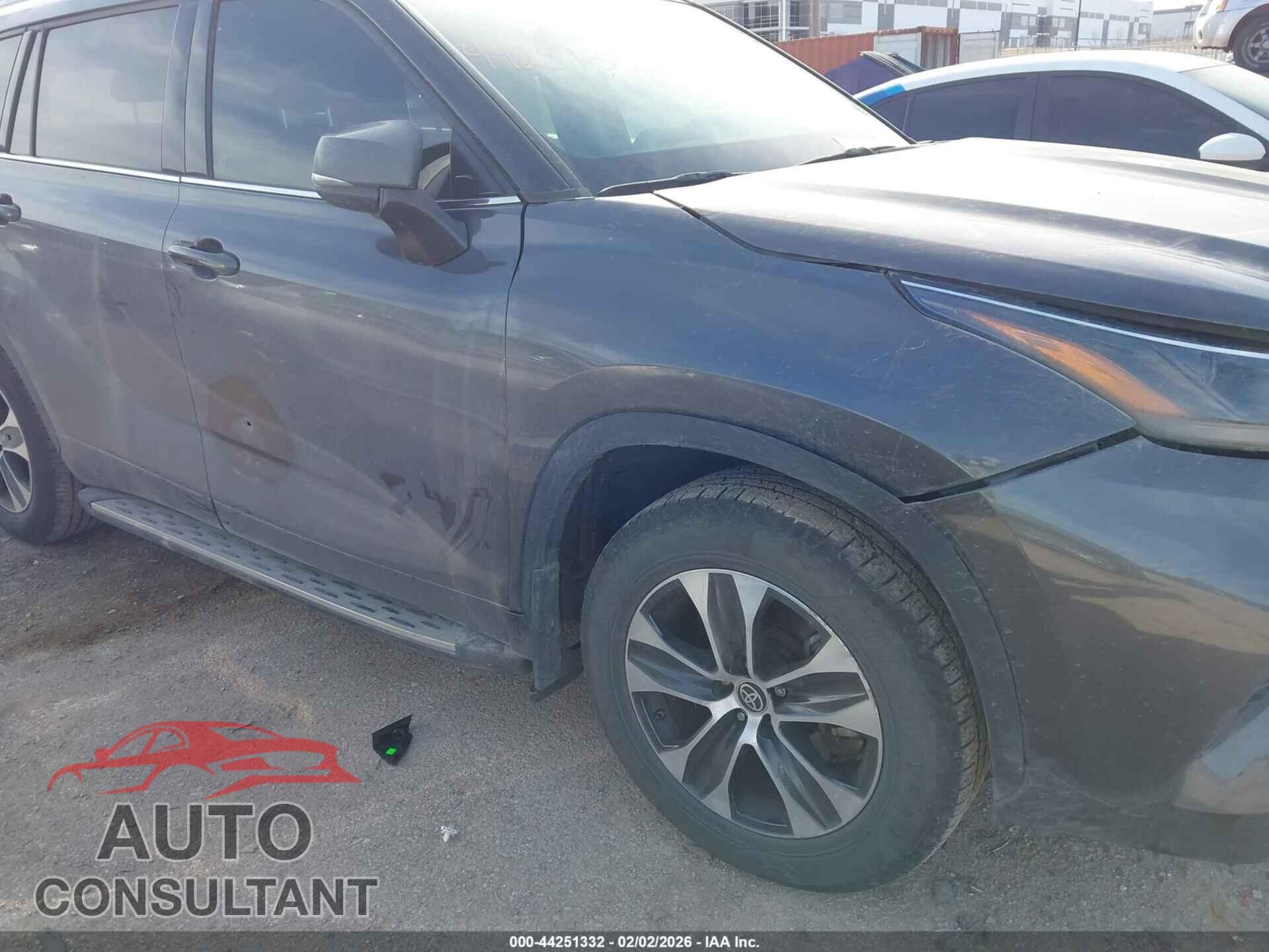 TOYOTA HIGHLANDER 2022 - 5TDGZRAH3NS540489