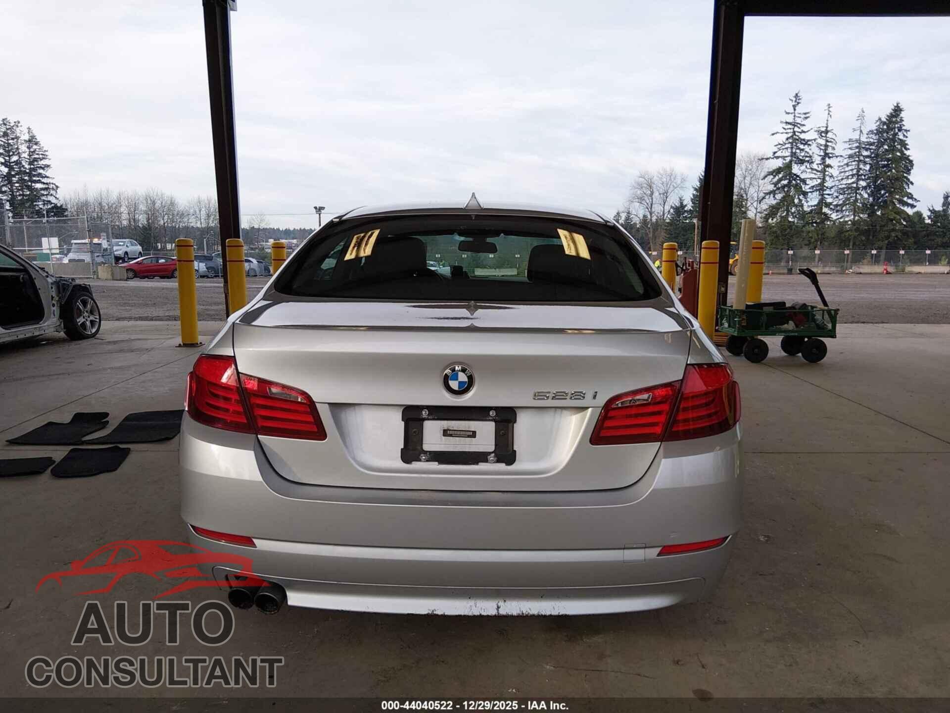BMW 528I 2012 - WBAXH5C59CDW05656