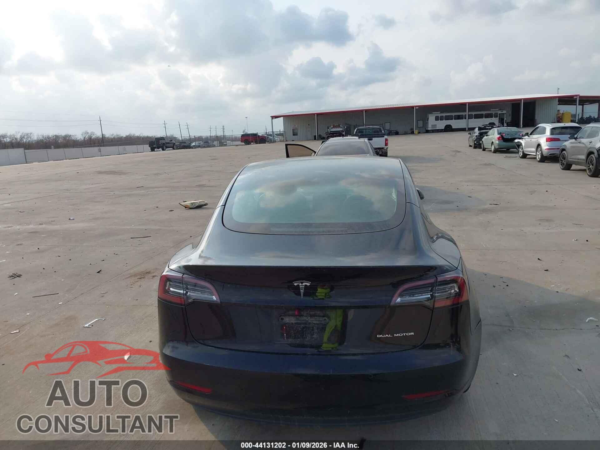 TESLA MODEL 3 2021 - 5YJ3E1EB3MF002587