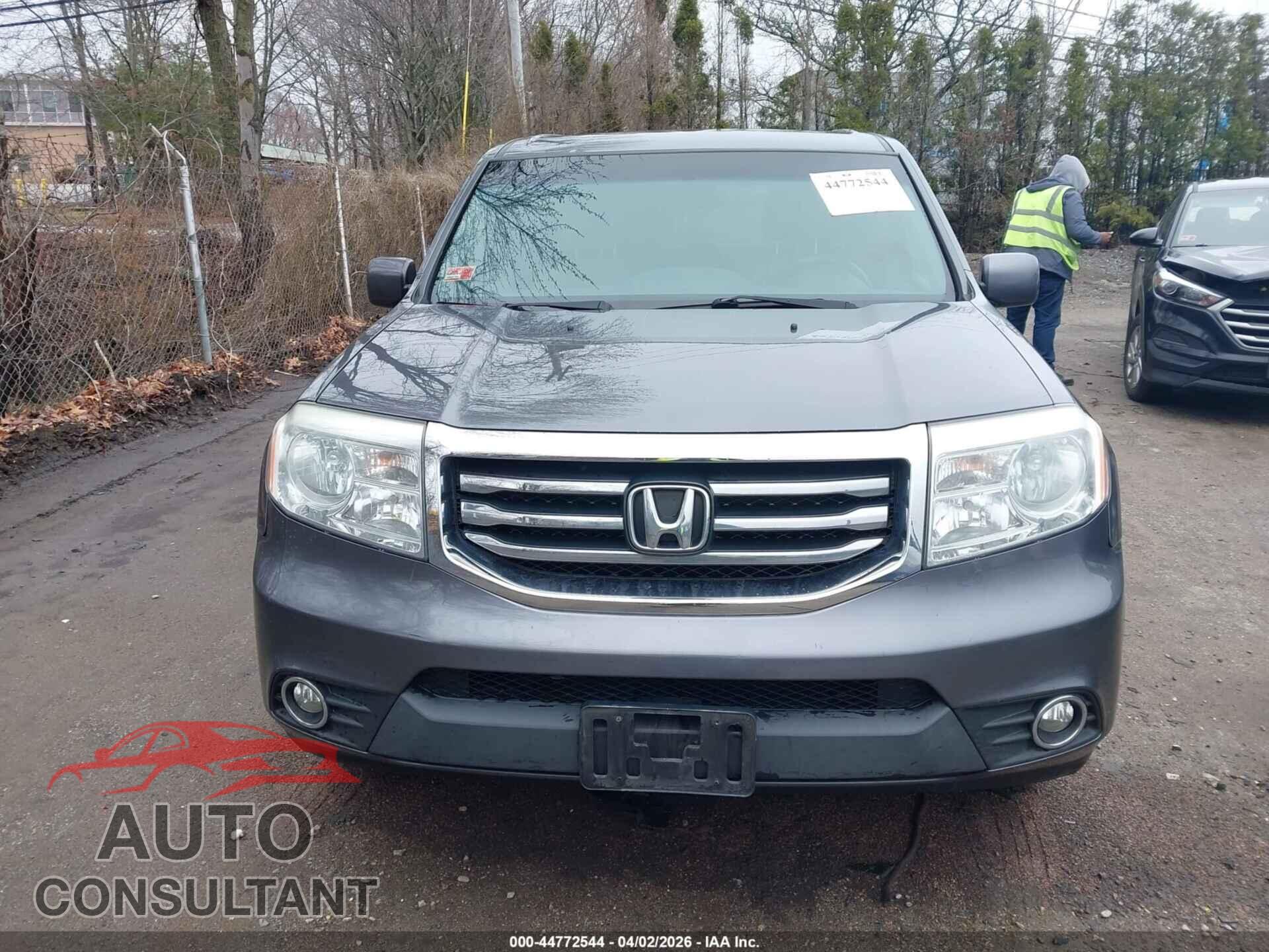 HONDA PILOT 2015 - 5FNYF4H46FB009828