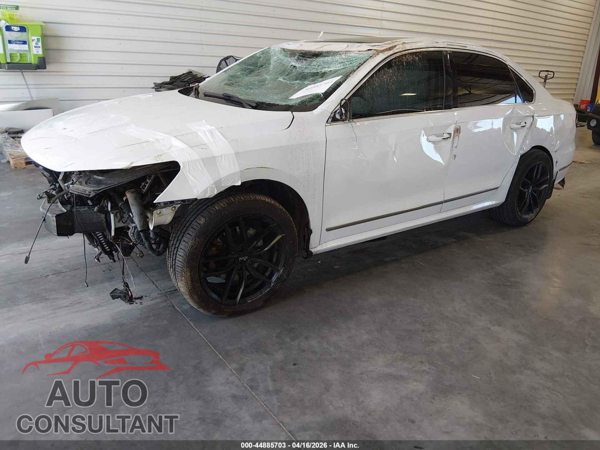 VOLKSWAGEN PASSAT 2017 - 1VWGT7A38HC024660