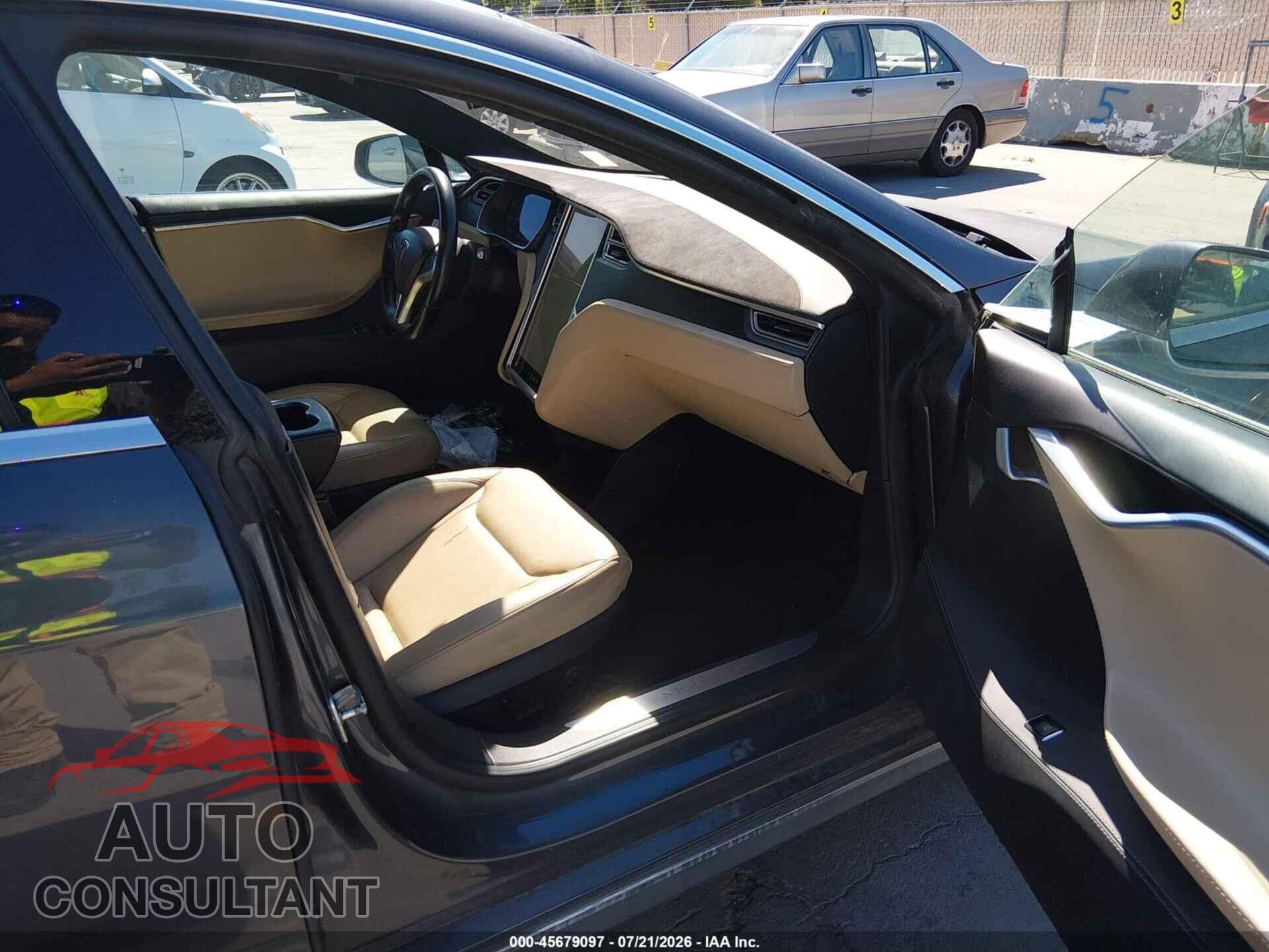 TESLA MODEL S 2015 - 5YJSA1E44FF103892