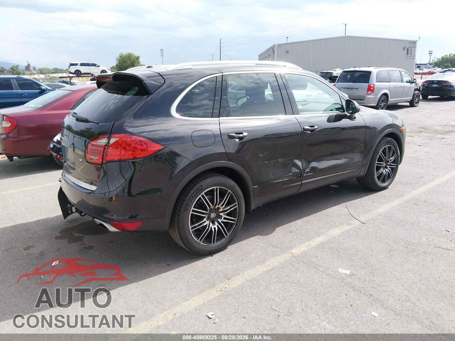 PORSCHE CAYENNE 2012 - WP1AB2A2XCLA41201
