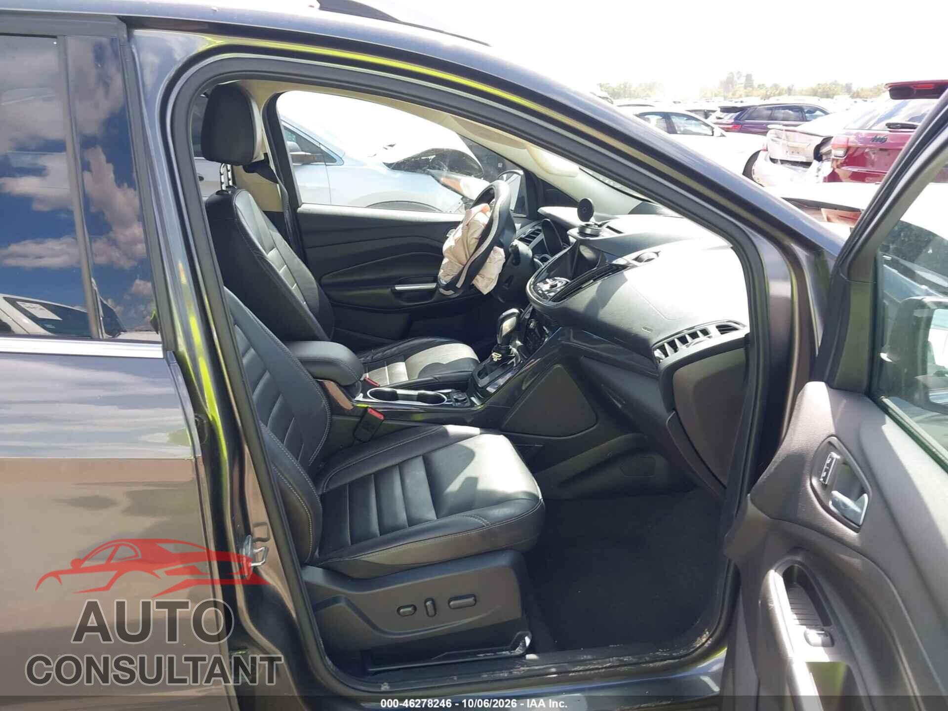 FORD ESCAPE 2016 - 1FMCU0JX5GUA11216