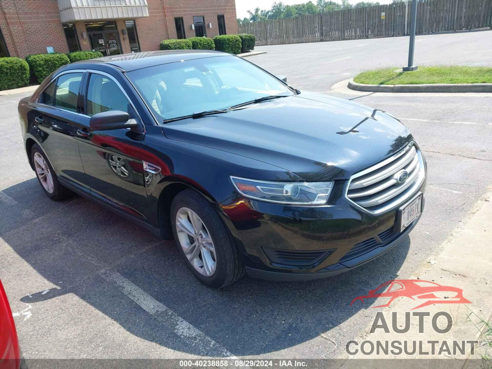 FORD TAURUS 2018 - 1FAHP2D82JG141628