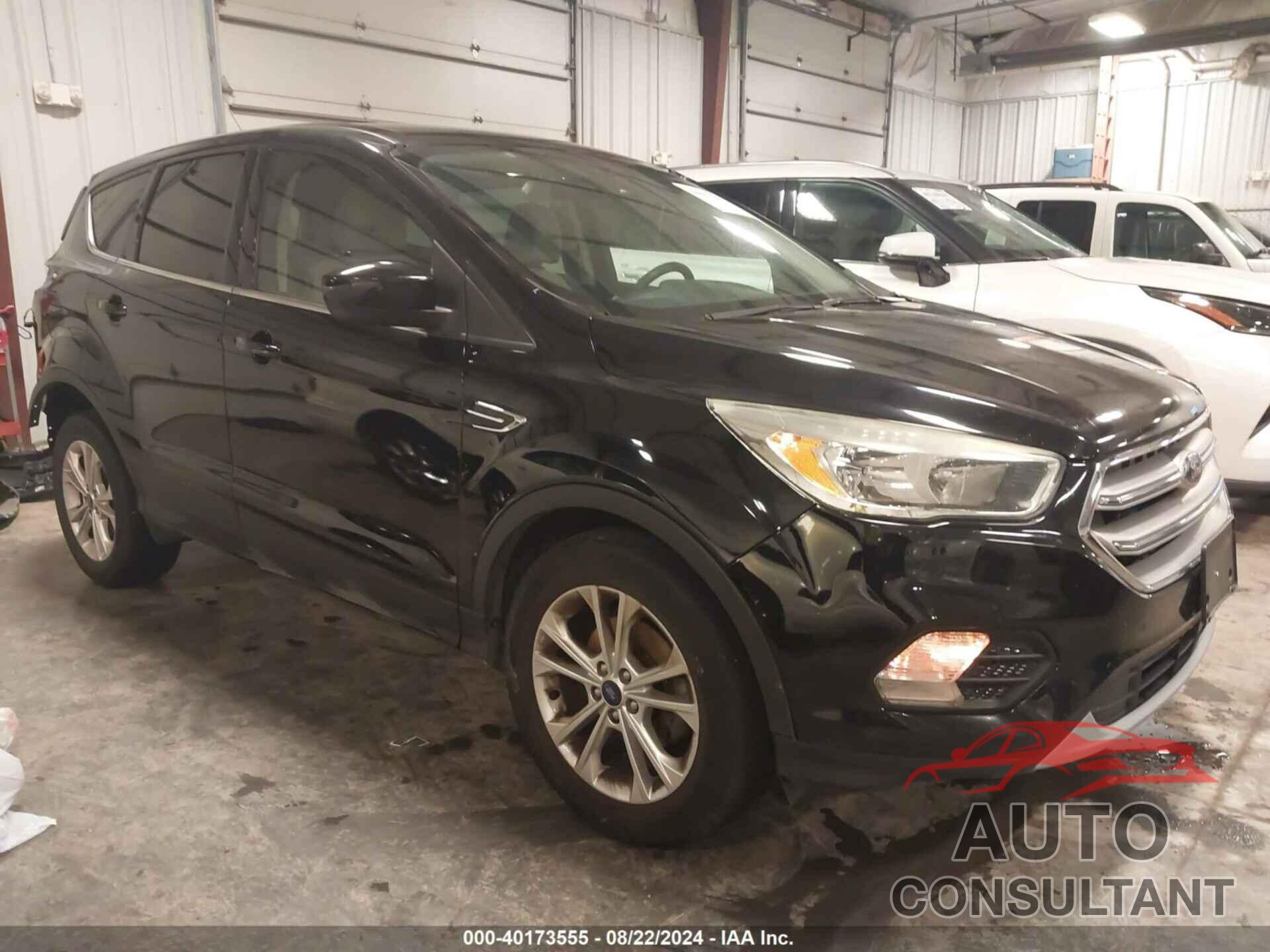 FORD ESCAPE 2017 - 1FMCU0GD6HUA77112