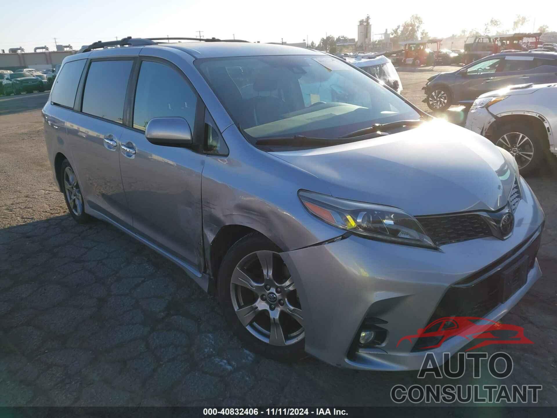 TOYOTA SIENNA 2018 - 5TDXZ3DC7JS964815