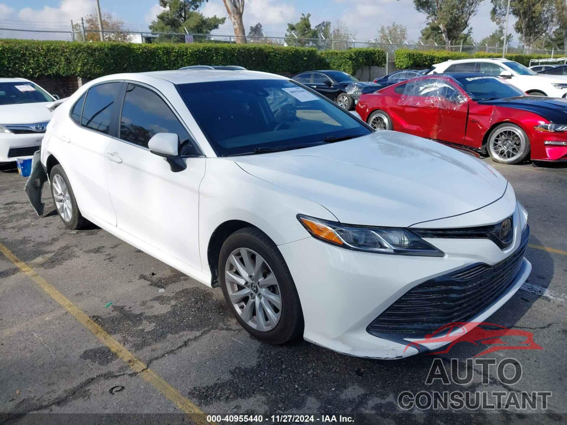 TOYOTA CAMRY 2018 - 4T1B11HK1JU084448