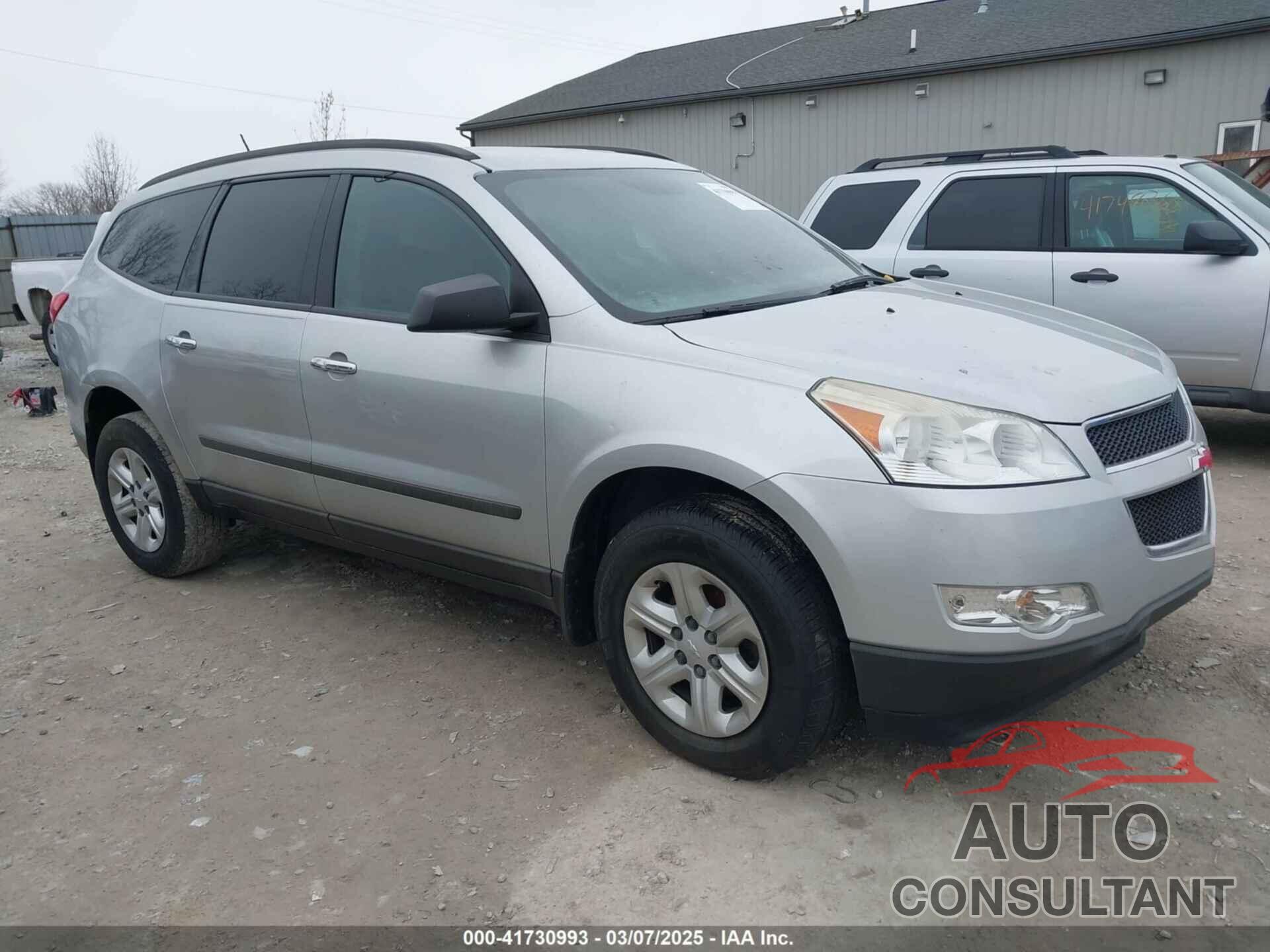 CHEVROLET TRAVERSE 2011 - 1GNKREED0BJ194332