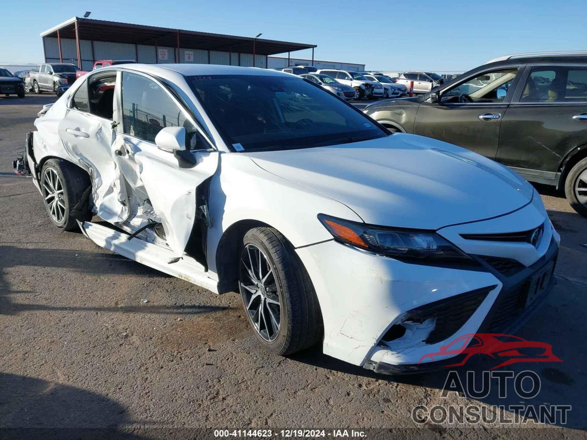 TOYOTA CAMRY 2022 - 4T1G11AK7NU636489