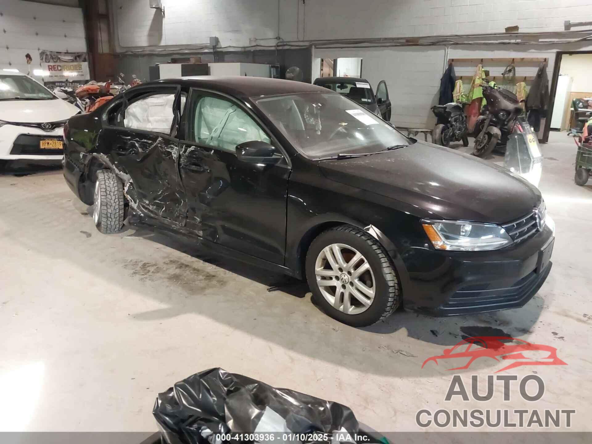 VOLKSWAGEN JETTA 2018 - 3VW2B7AJXJM210698