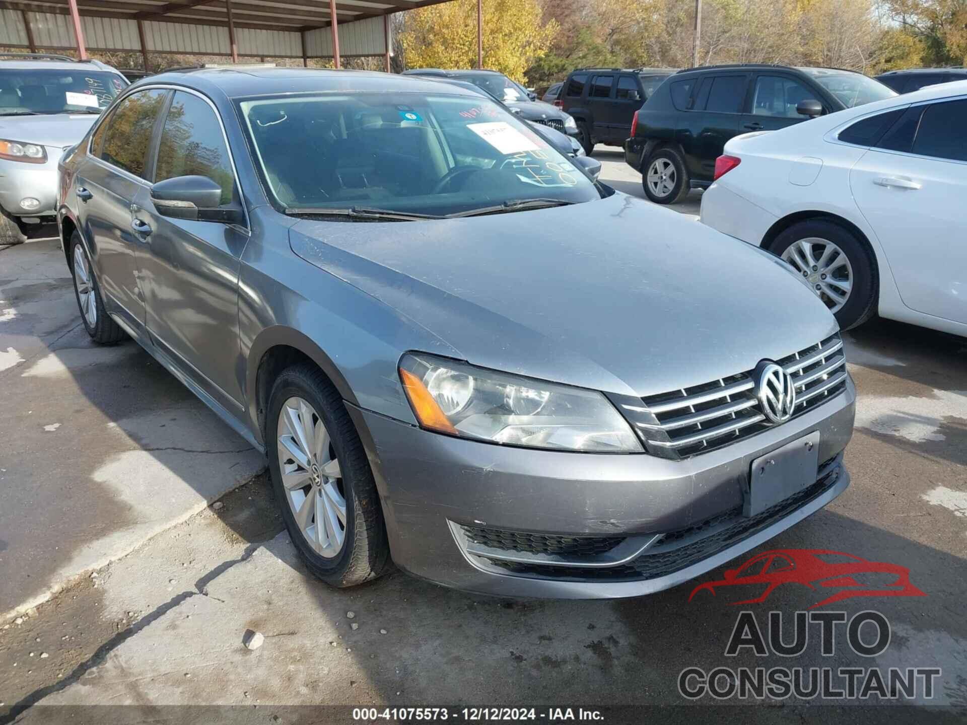 VOLKSWAGEN PASSAT 2013 - 1VWCH7A33DC005167