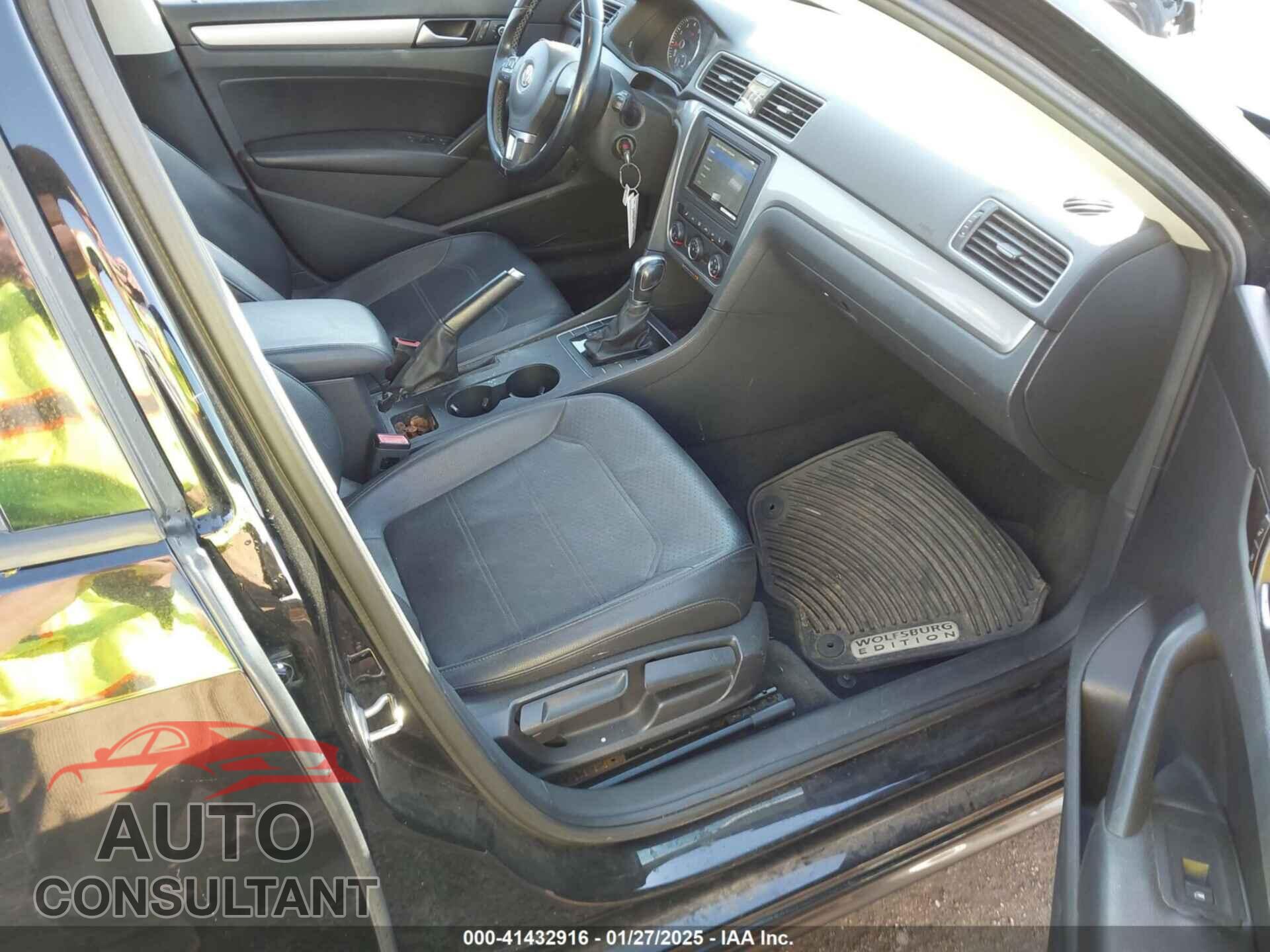 VOLKSWAGEN PASSAT 2015 - 1VWAT7A37FC067132