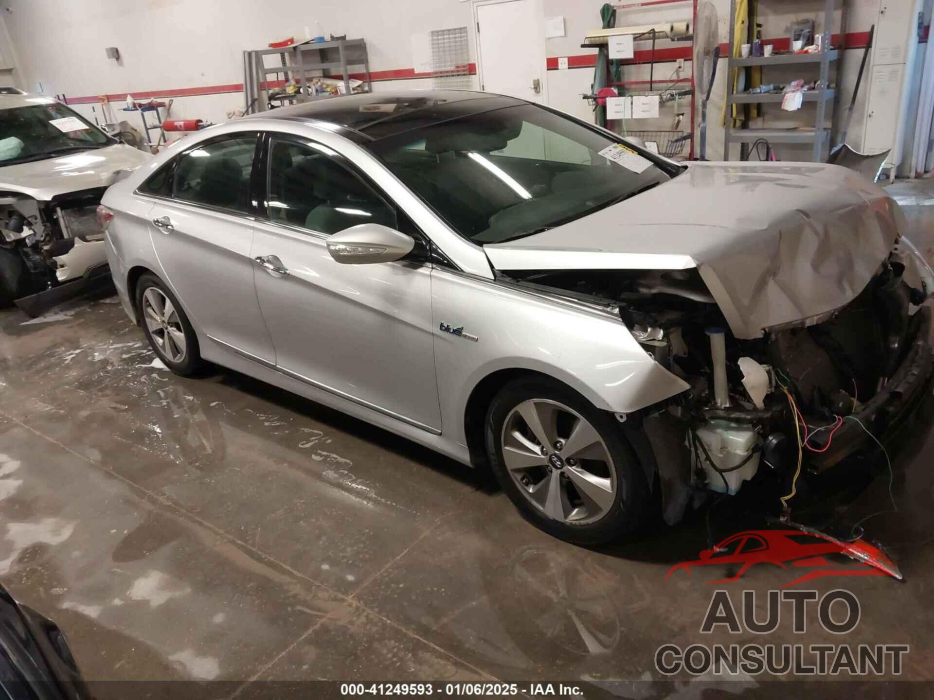 HYUNDAI SONATA 2012 - KMHEC4A49CA041596