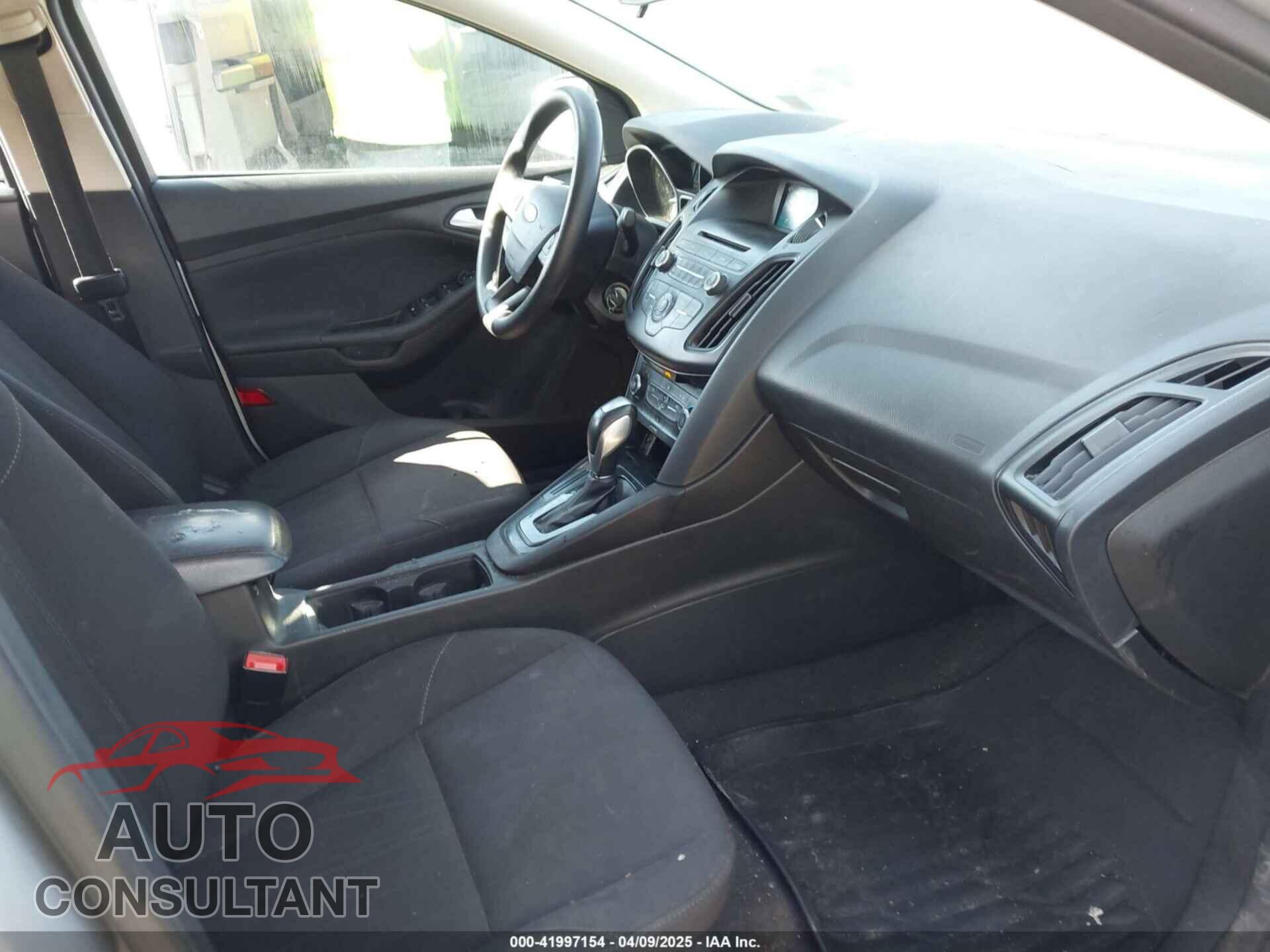 FORD FOCUS 2015 - 1FADP3F24FL329157