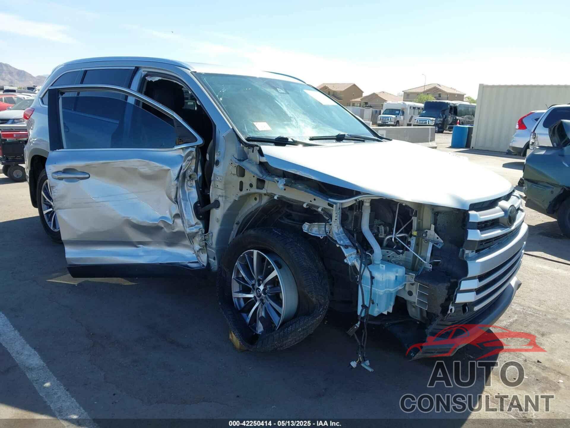 TOYOTA HIGHLANDER 2019 - 5TDJZRFH4KS580932