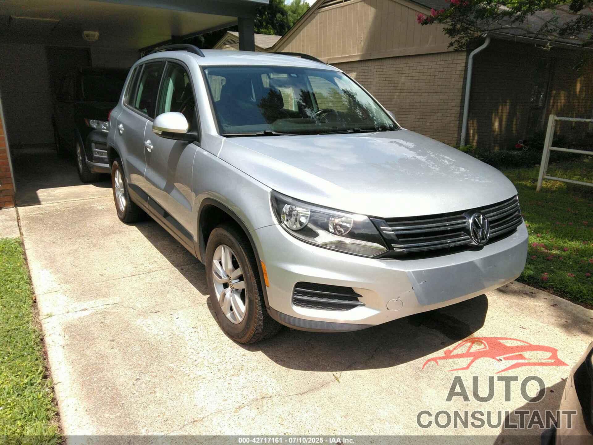 VOLKSWAGEN TIGUAN 2017 - WVGAV7AX4HK002078