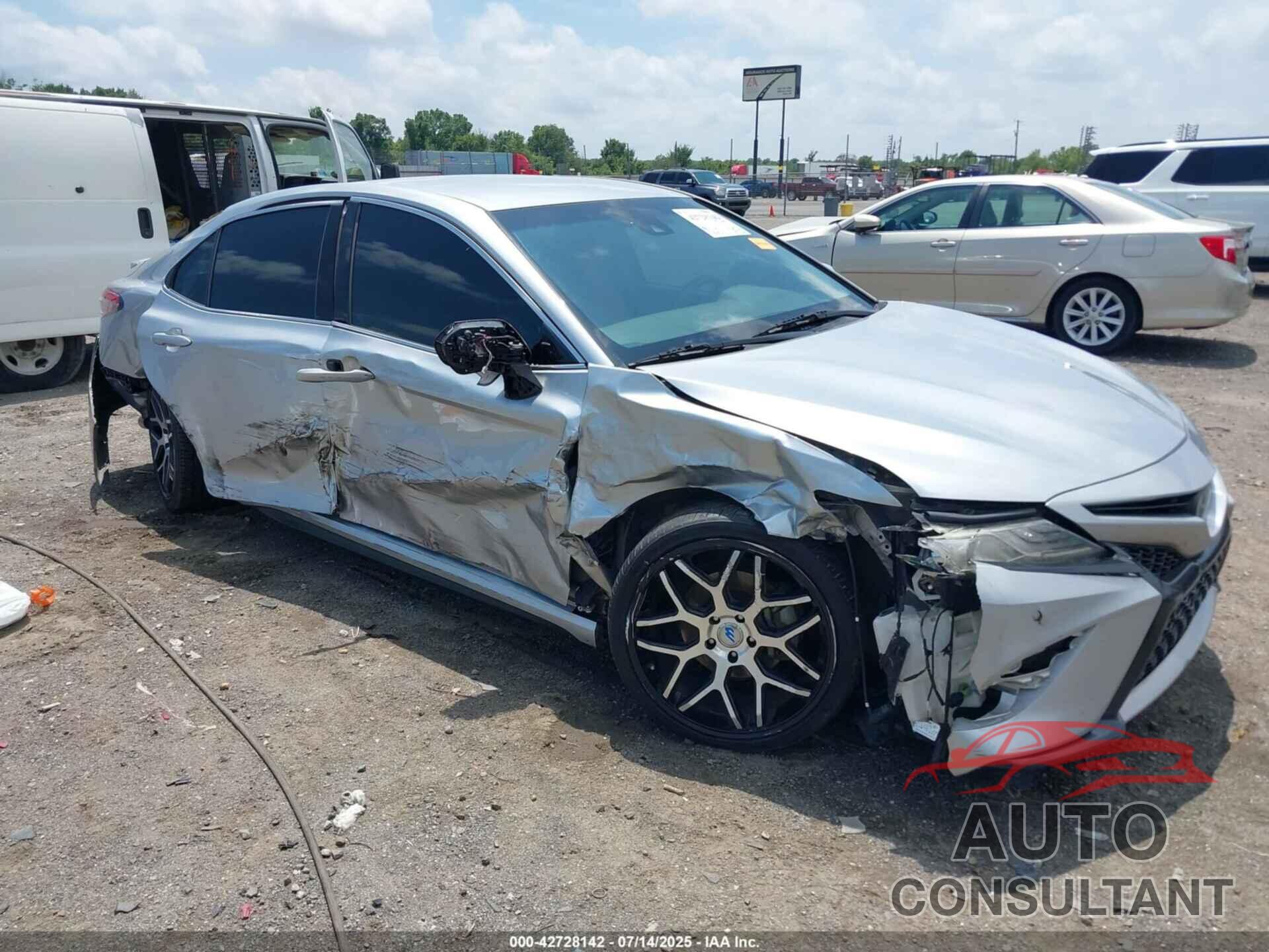 TOYOTA CAMRY 2018 - 4T1B61HK5JU130140