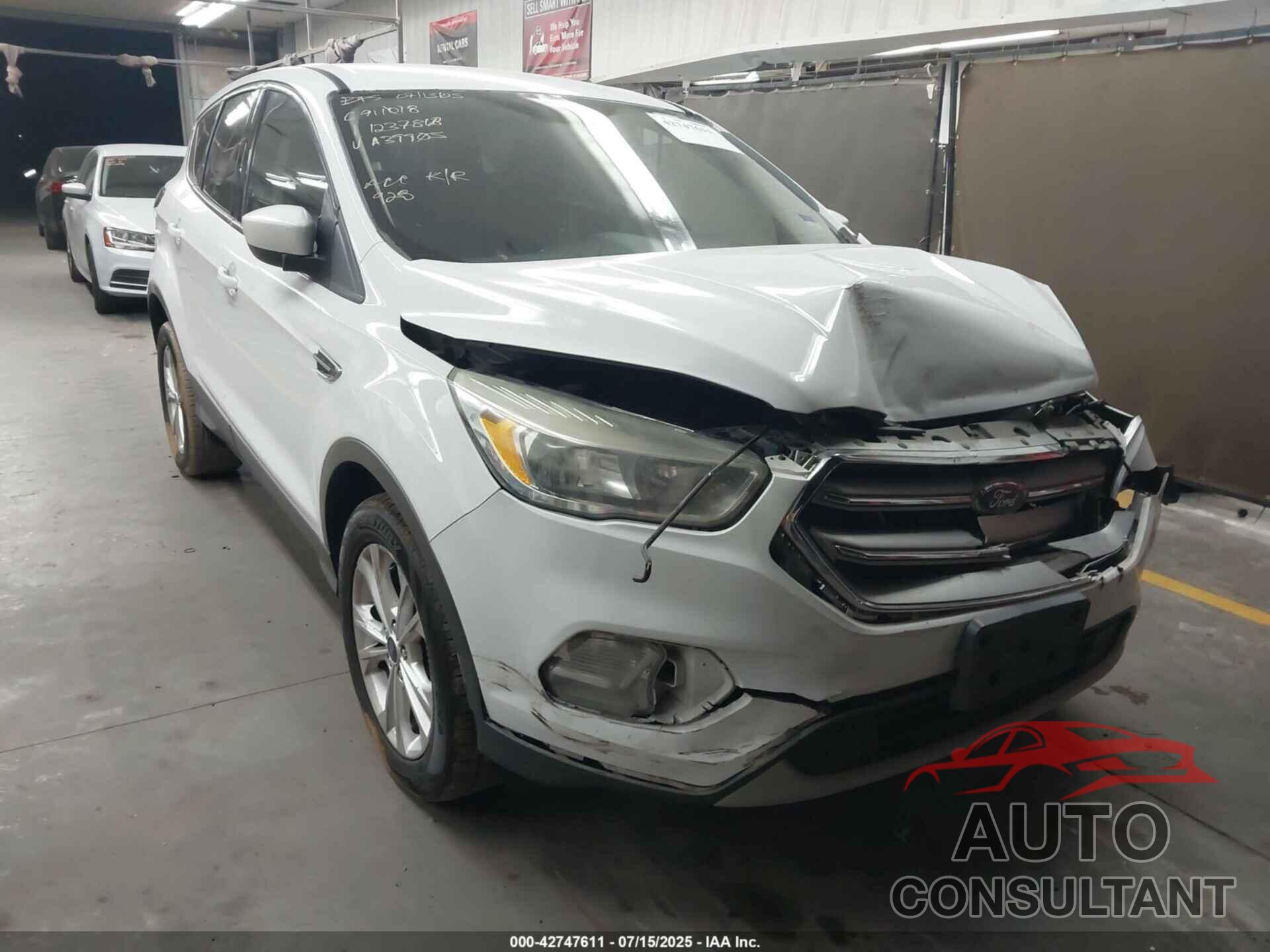 FORD ESCAPE 2017 - 1FMCU0GD5HUA39905