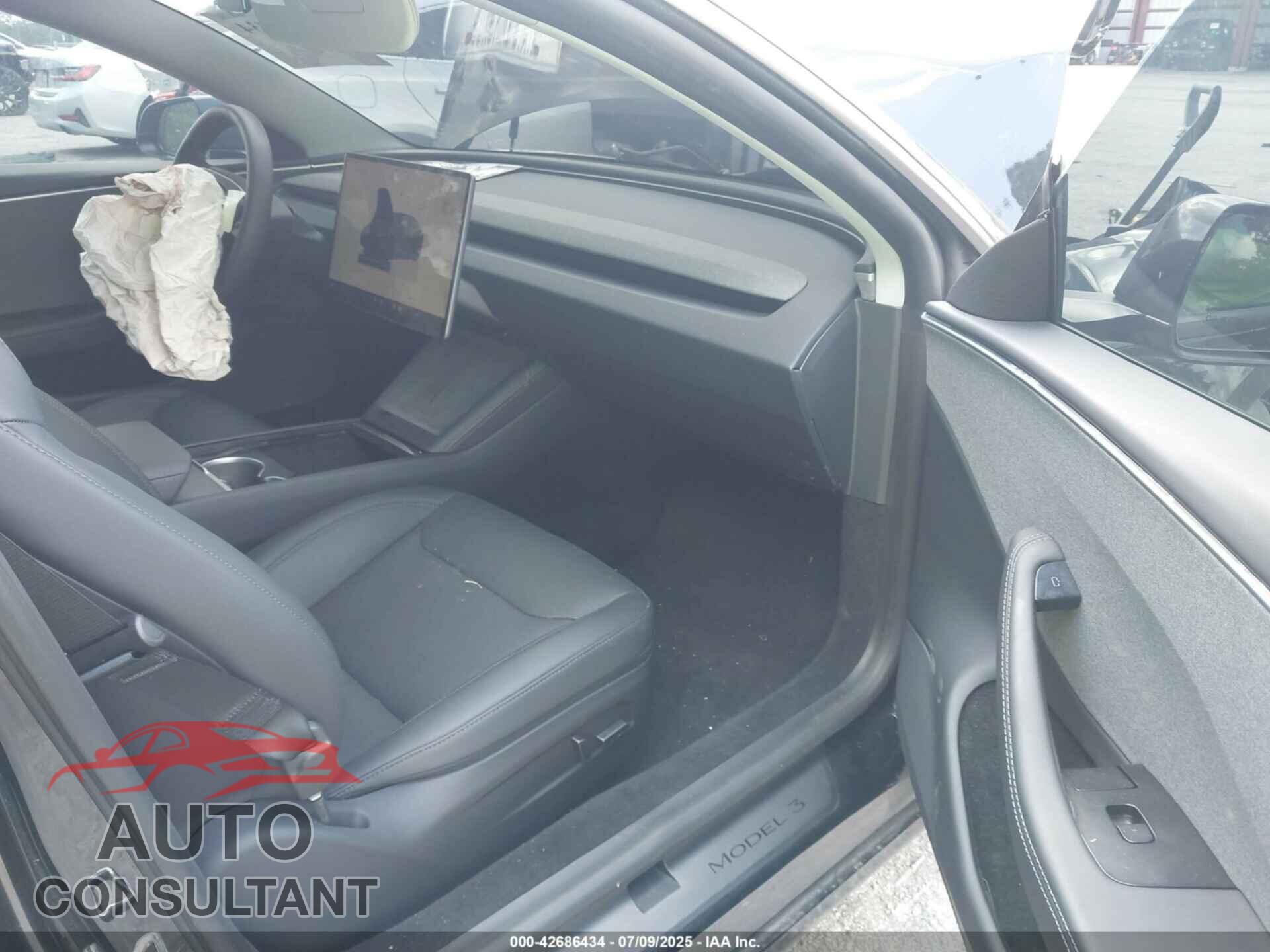 TESLA MODEL 3 2024 - 5YJ3E1EA4RF856745