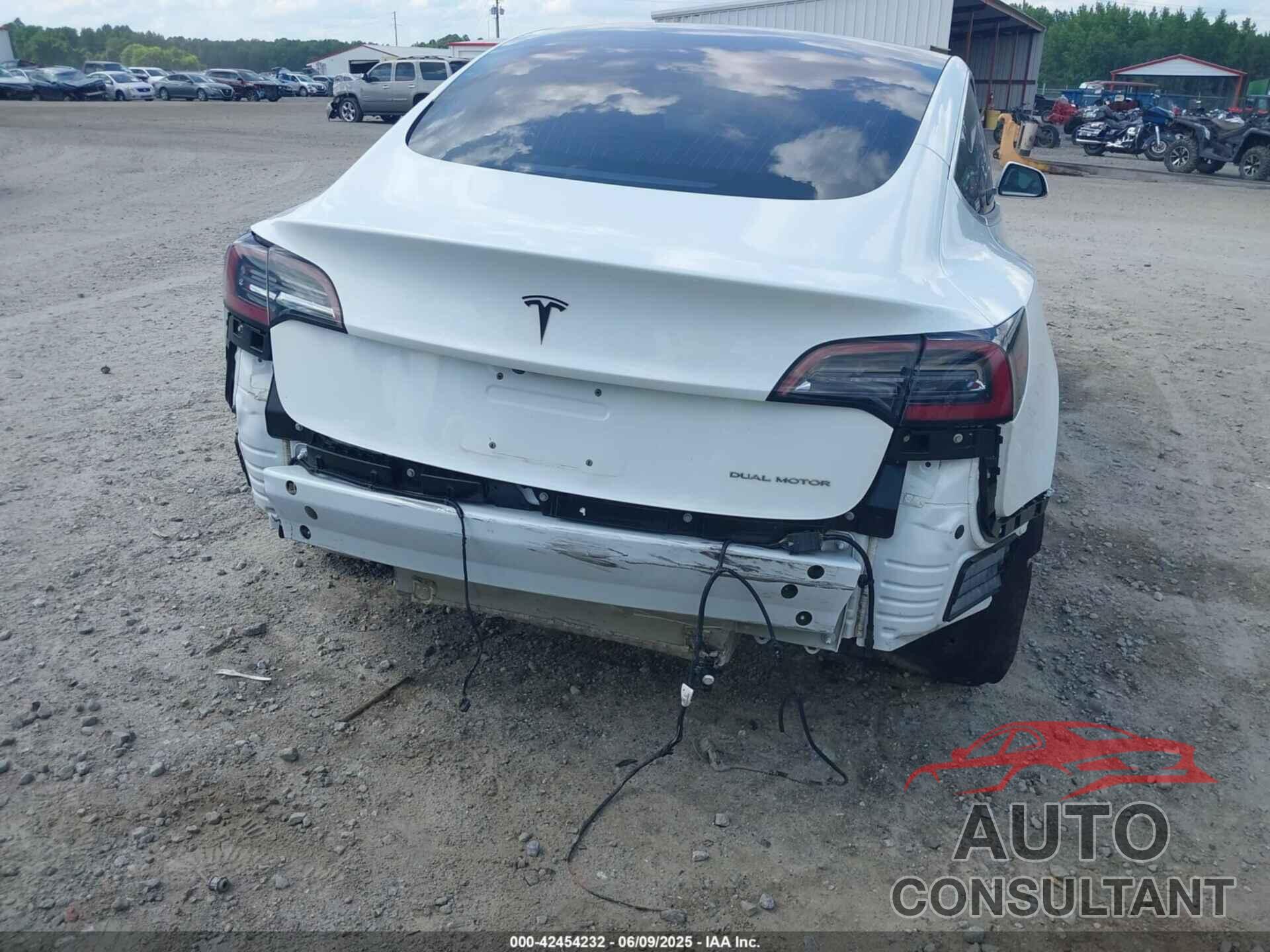TESLA MODEL 3 2018 - 5YJ3E1EB0JF093846