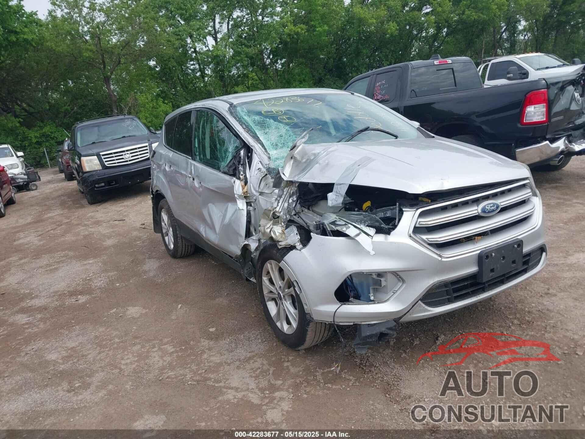 FORD ESCAPE 2017 - 1FMCU0GD2HUB76901