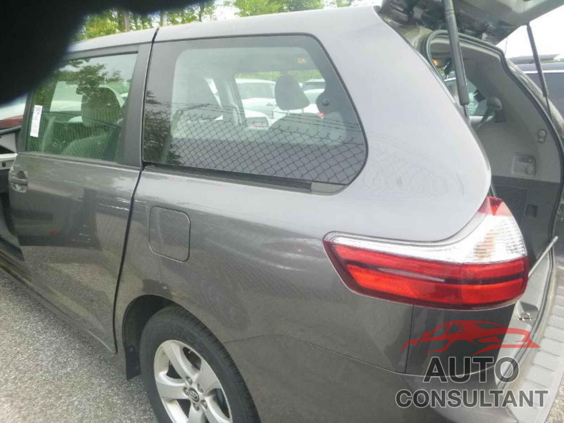 TOYOTA SIENNA 2018 - 5TDZZ3DC3JS941413