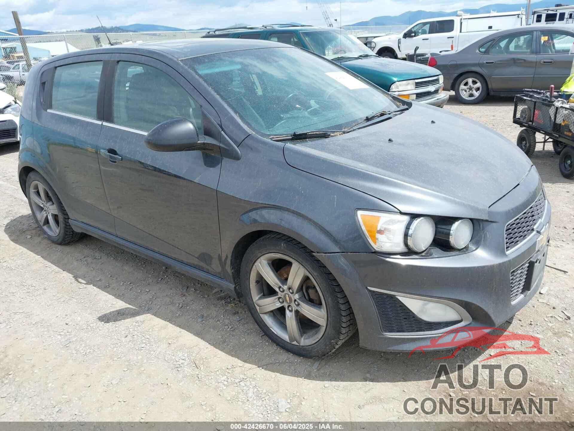 CHEVROLET SONIC 2013 - 1G1JG6SB8D4180207