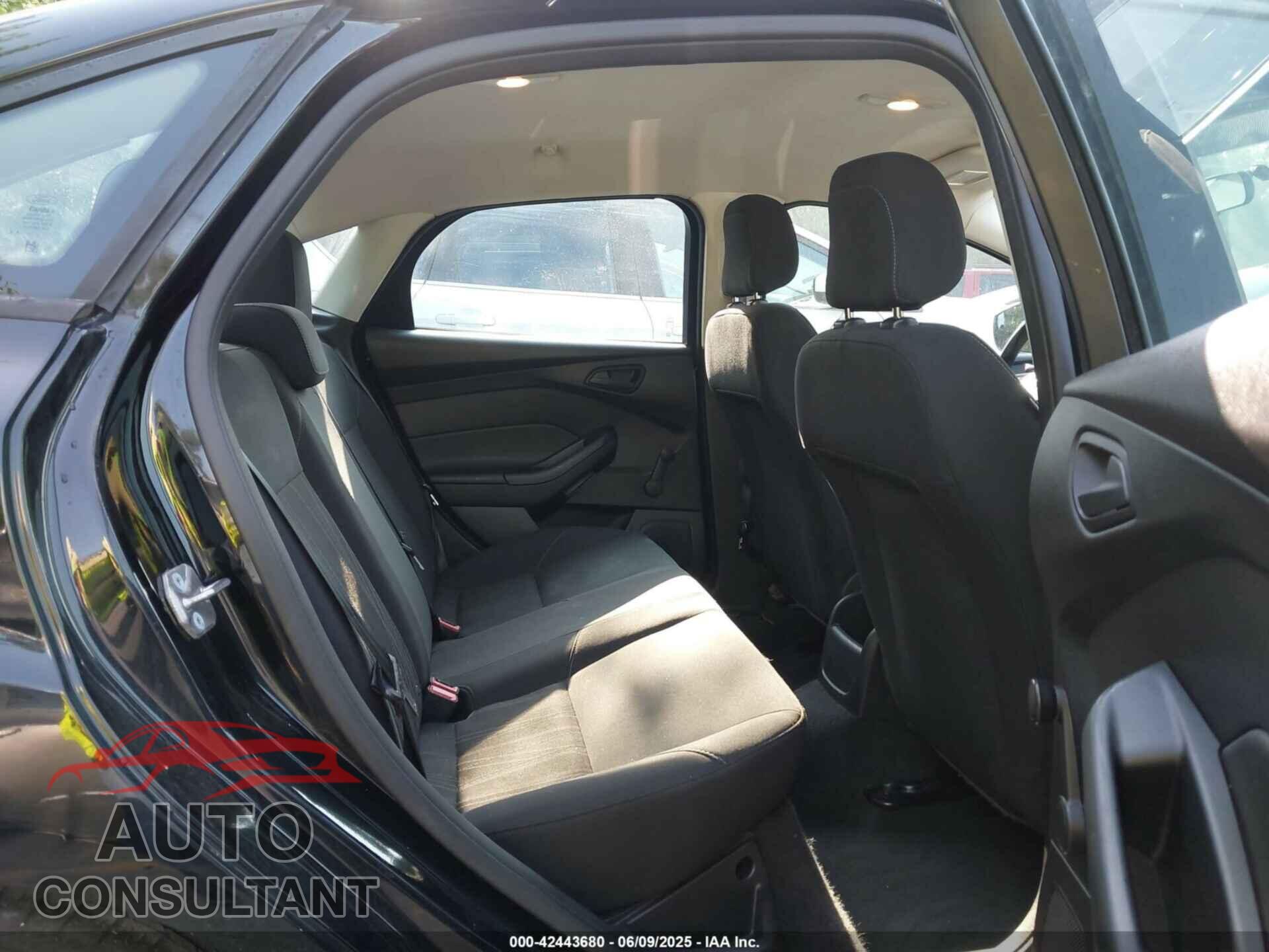 FORD FOCUS 2016 - 1FADP3E28GL397285