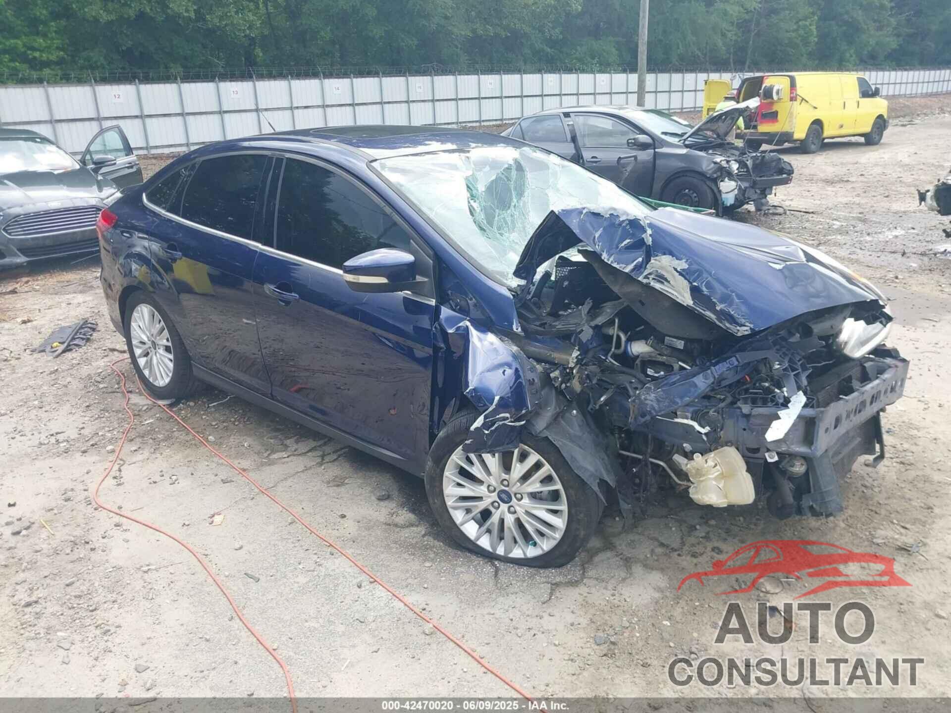 FORD FOCUS 2017 - 1FADP3J28HL257244