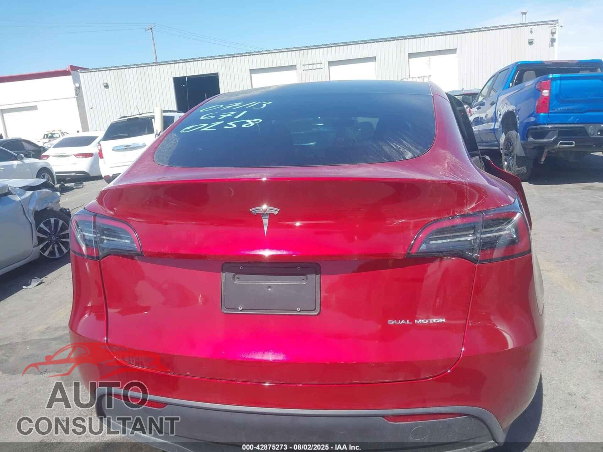 TESLA MODEL Y 2024 - 7SAYGDEE7RF192111