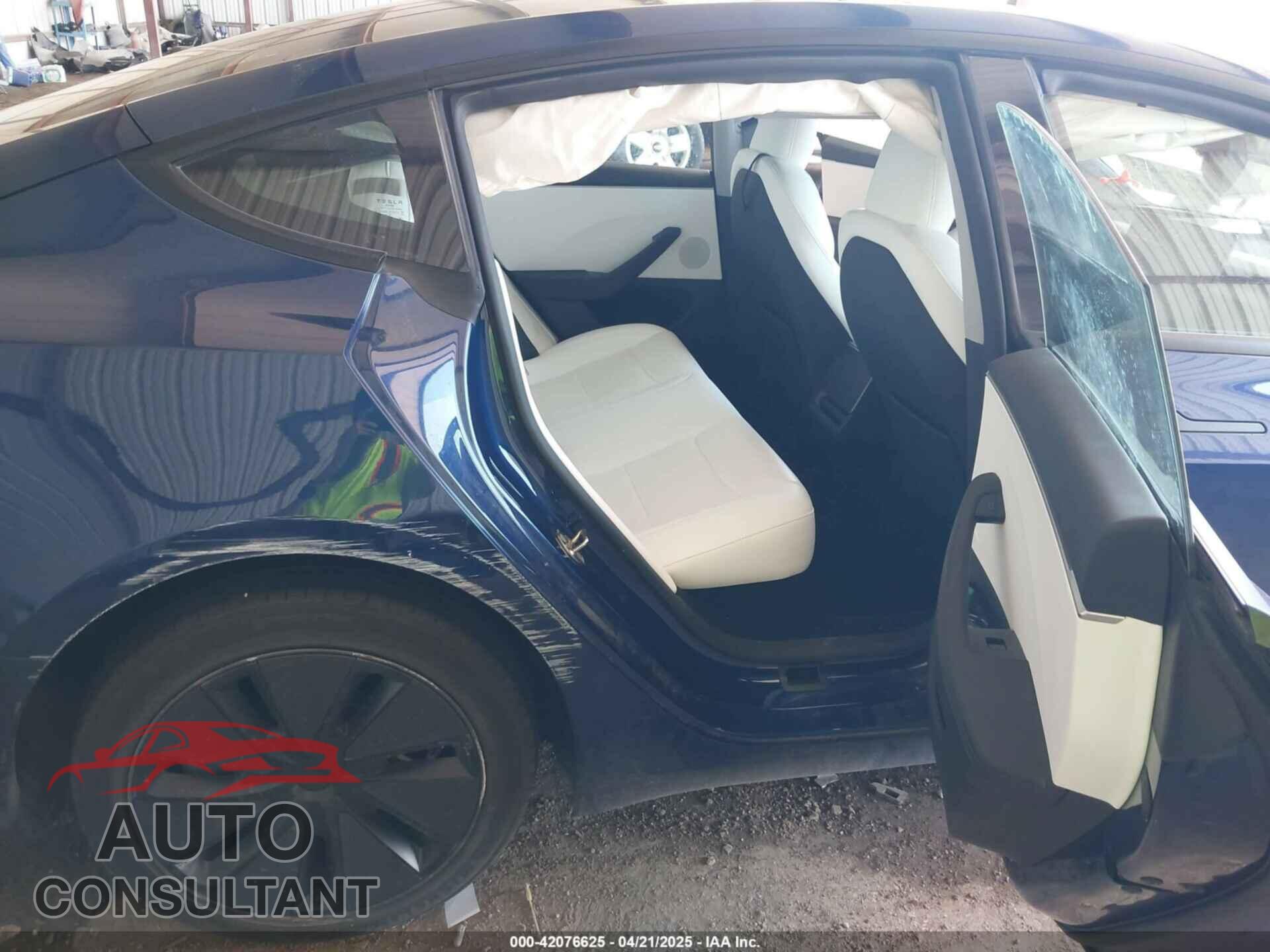 TESLA MODEL 3 2024 - 5YJ3E1EA8RF833727