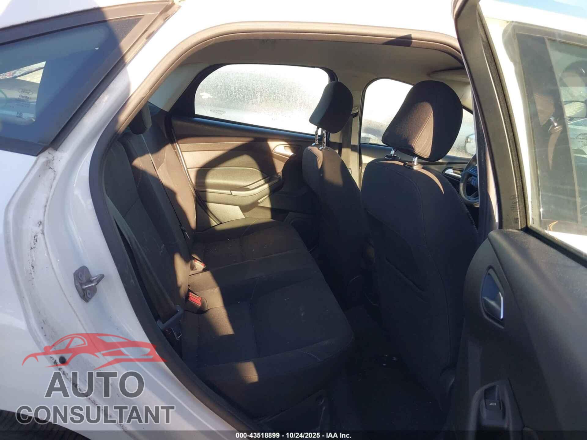 FORD FOCUS 2016 - 1FADP3F26GL327752