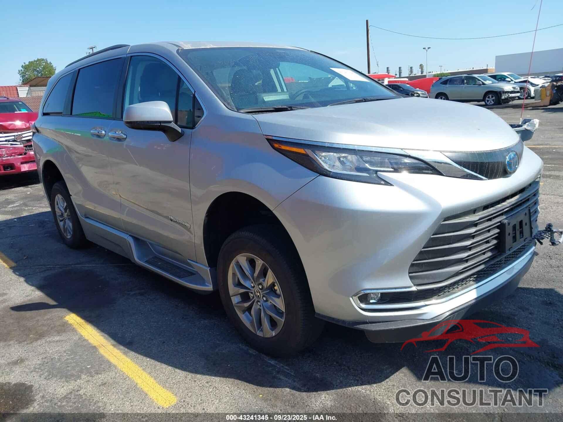 TOYOTA SIENNA 2022 - 5TDJRKEC4NS128268
