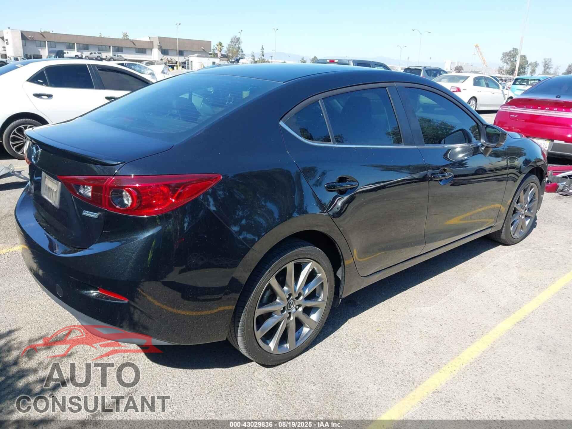 MAZDA MAZDA3 2018 - 3MZBN1V38JM201501