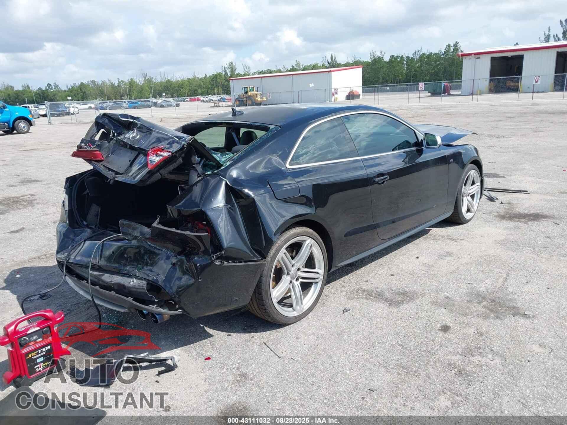 AUDI S5 2012 - WAUCVAFR8CA003136