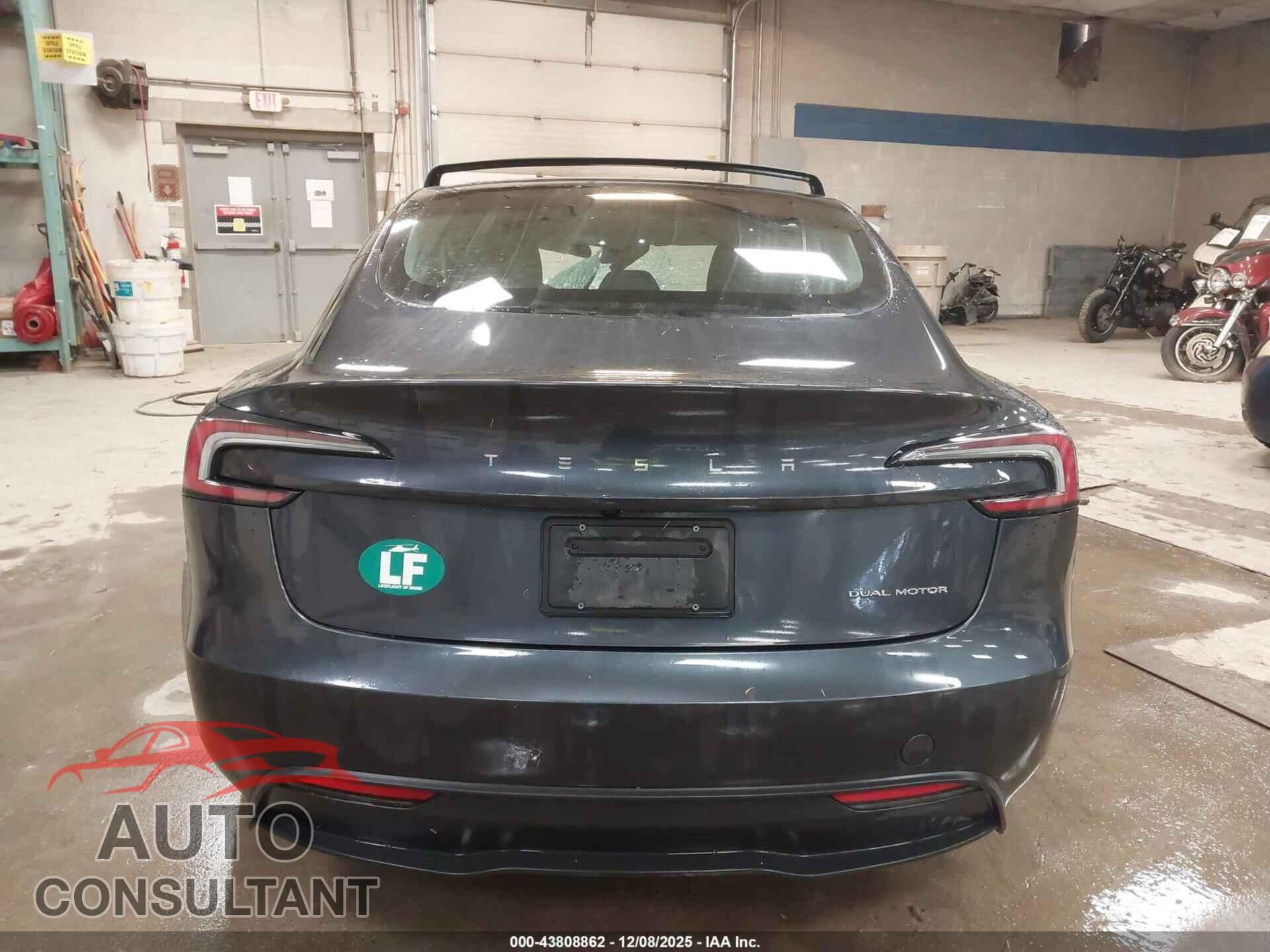 TESLA MODEL 3 2024 - 5YJ3E1EB2RF792911