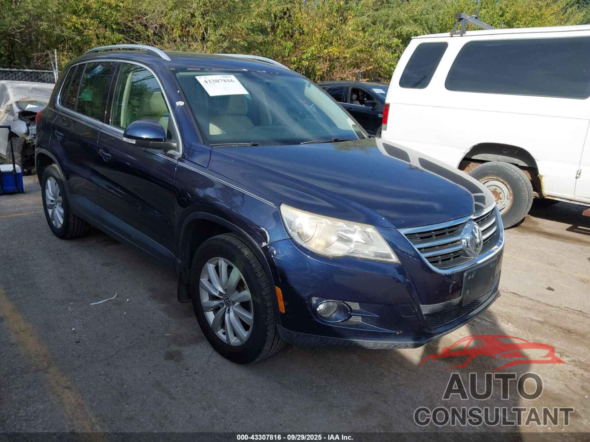 VOLKSWAGEN TIGUAN 2011 - WVGAV7AX3BW514981