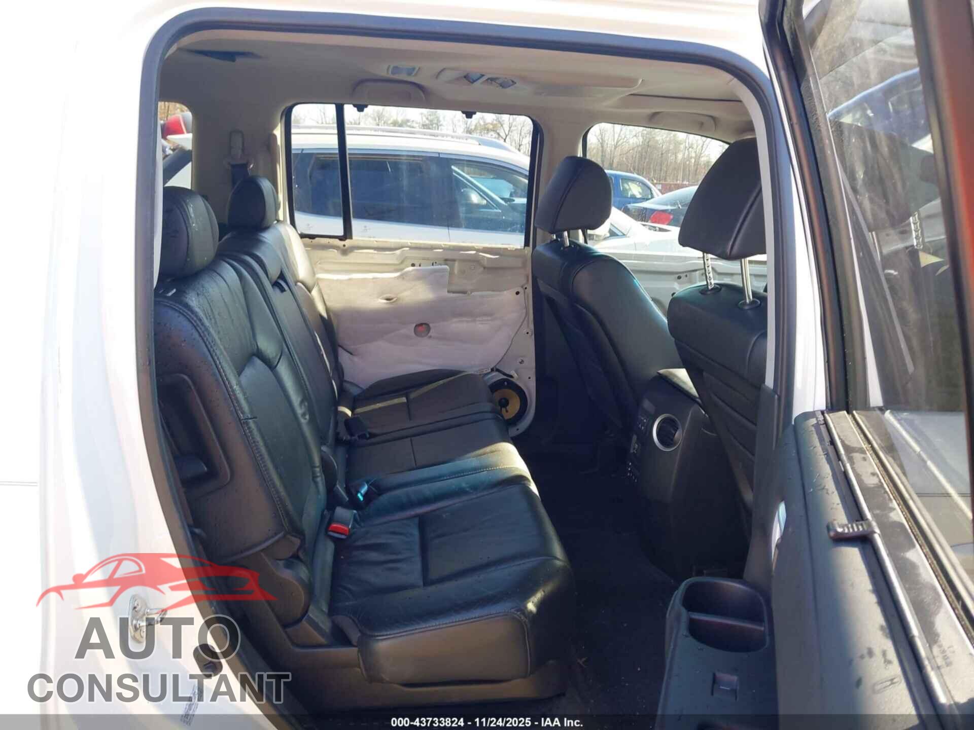 HONDA PILOT 2011 - 5FNYF4H99BB058043