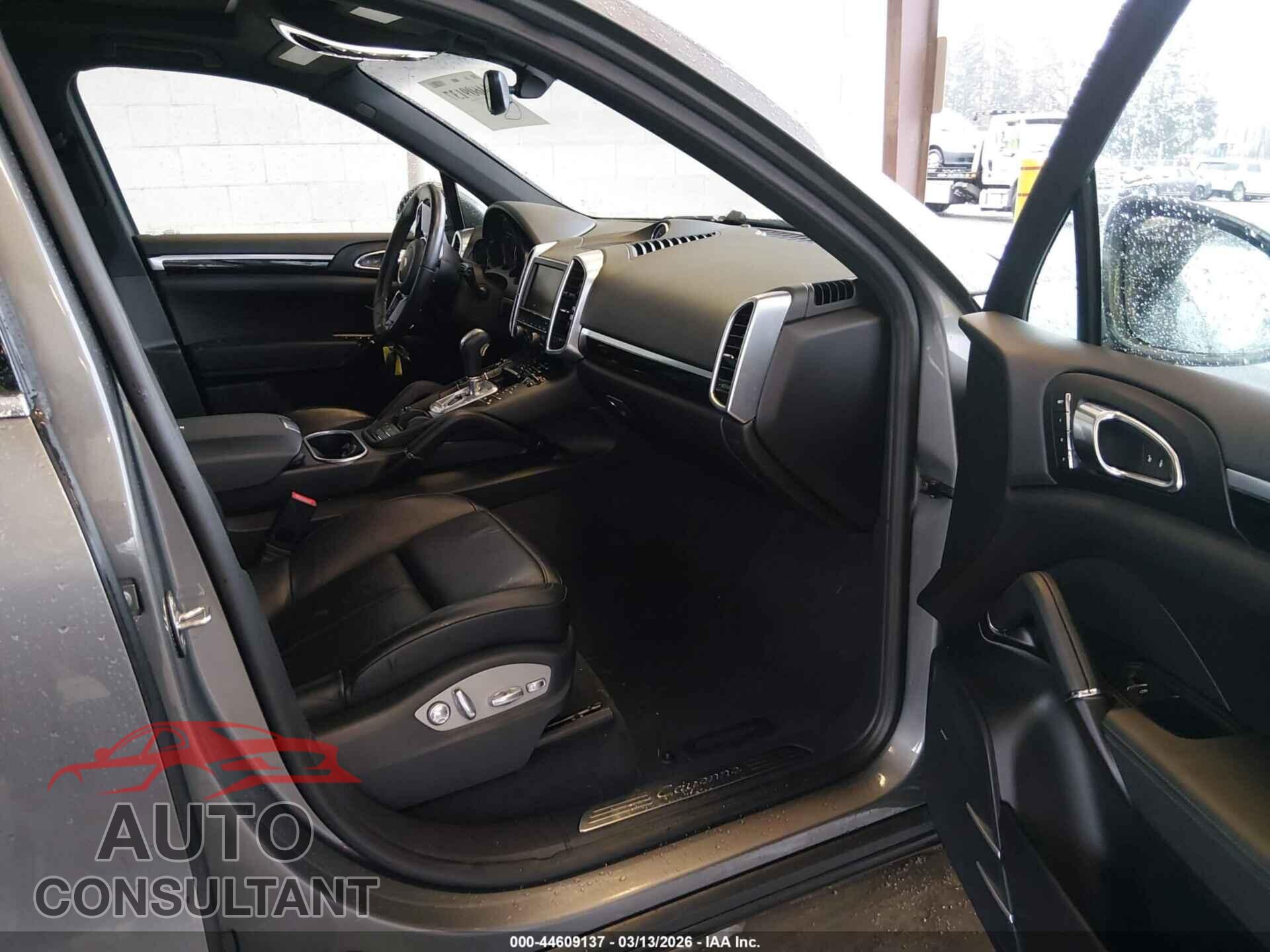 PORSCHE CAYENNE 2016 - WP1AA2A26GKA37015