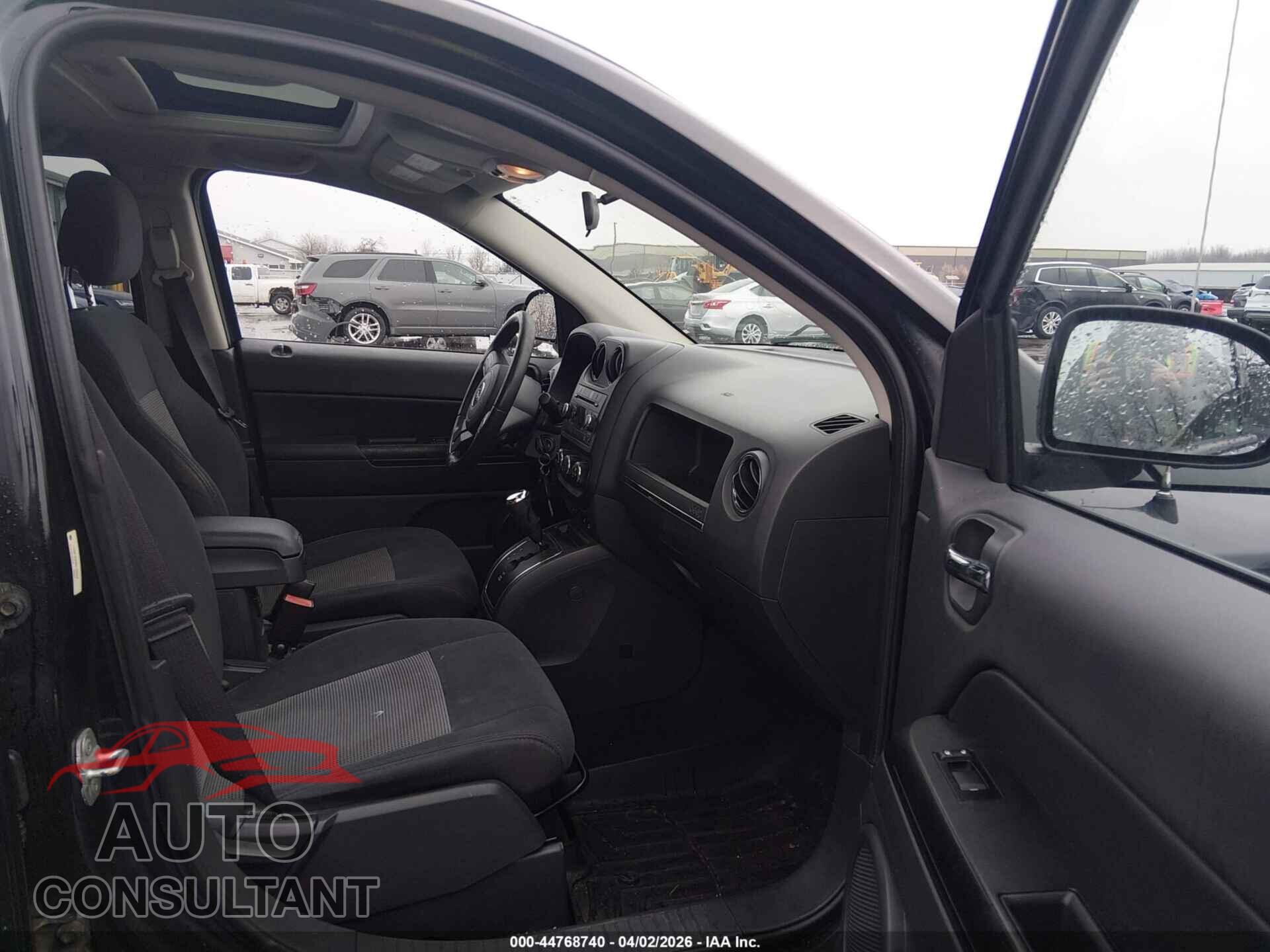 JEEP COMPASS 2011 - 1J4NF1FB8BD164444