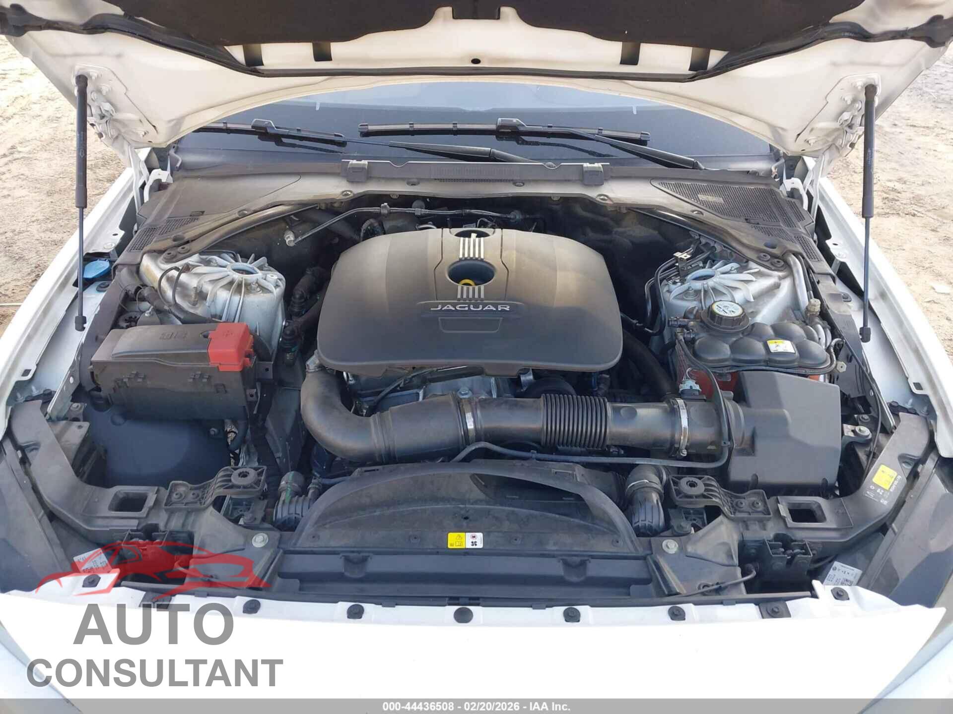 JAGUAR XE 2017 - SAJAR4BG7HA960144