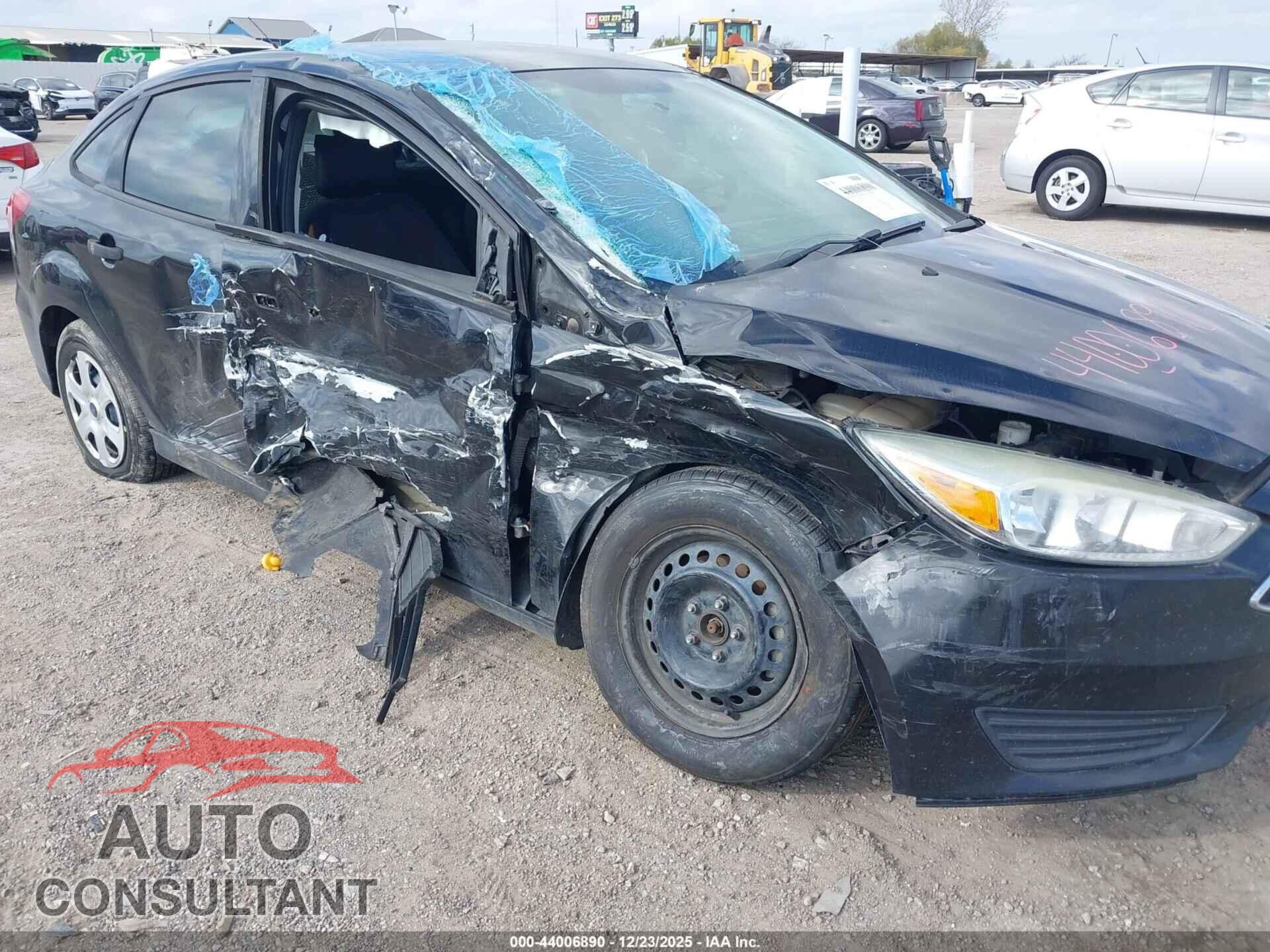 FORD FOCUS 2015 - 1FADP3E29FL363452